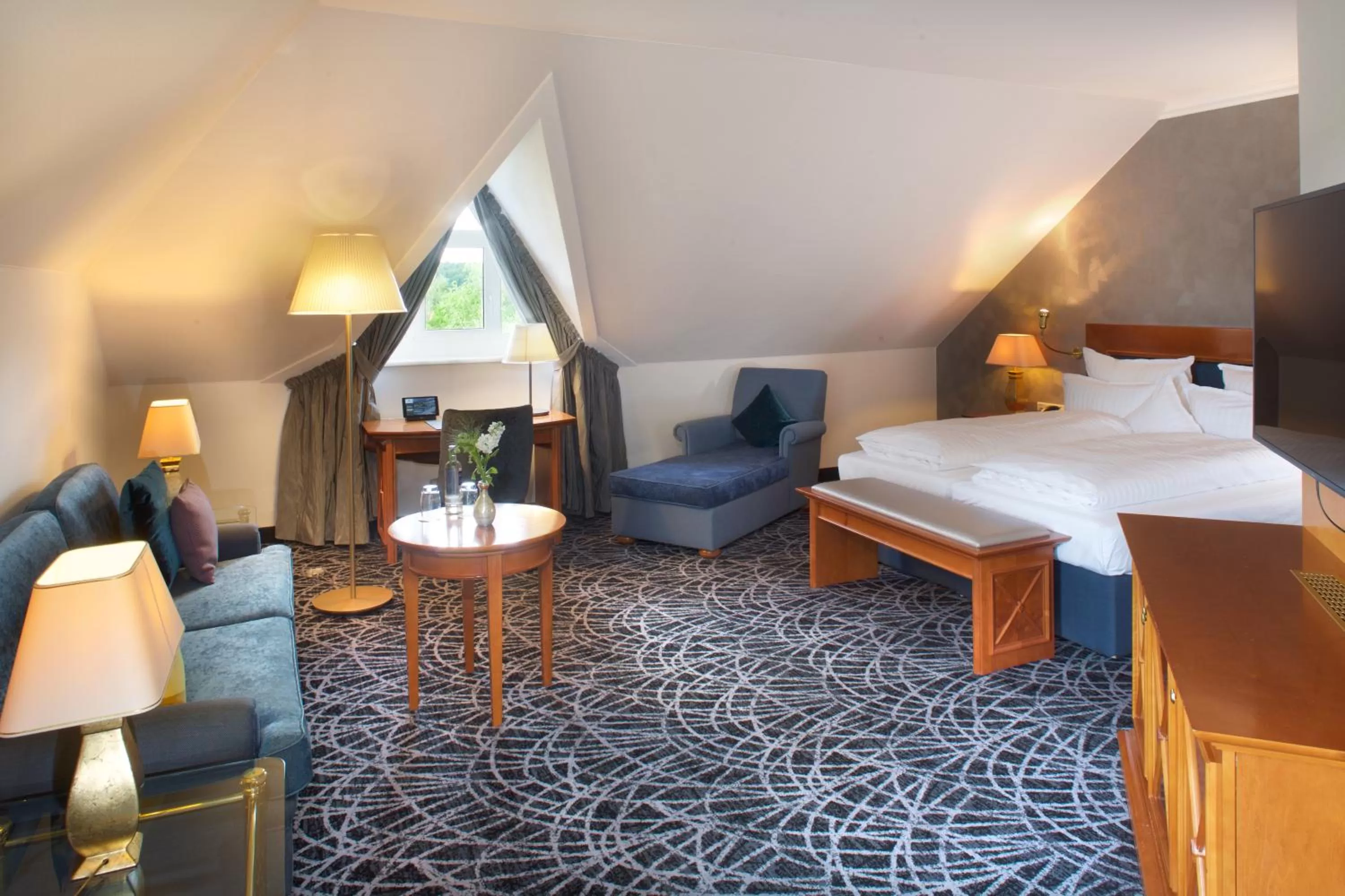 Photo of the whole room, Bed in Steigenberger Hotel Der Sonnenhof