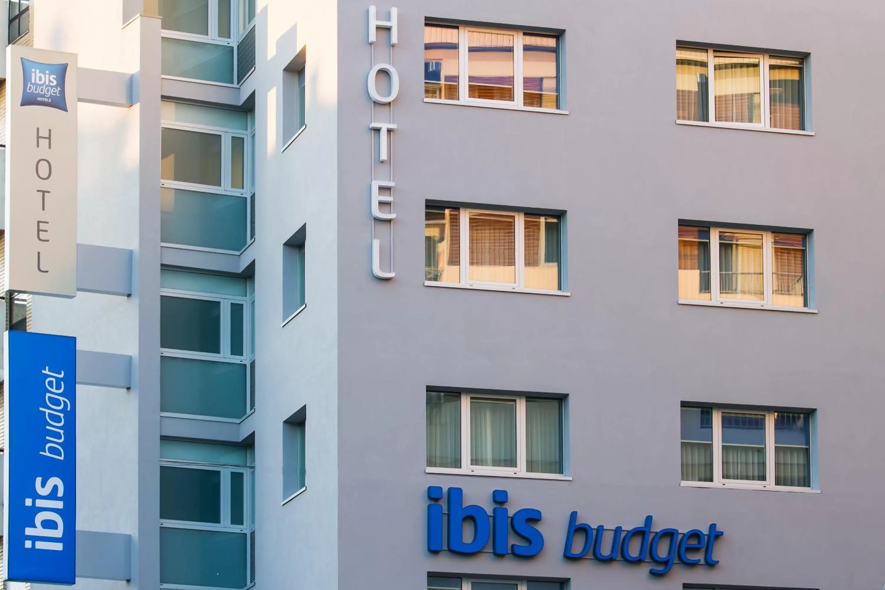 Facade/entrance in Ibis Budget Braga Centro