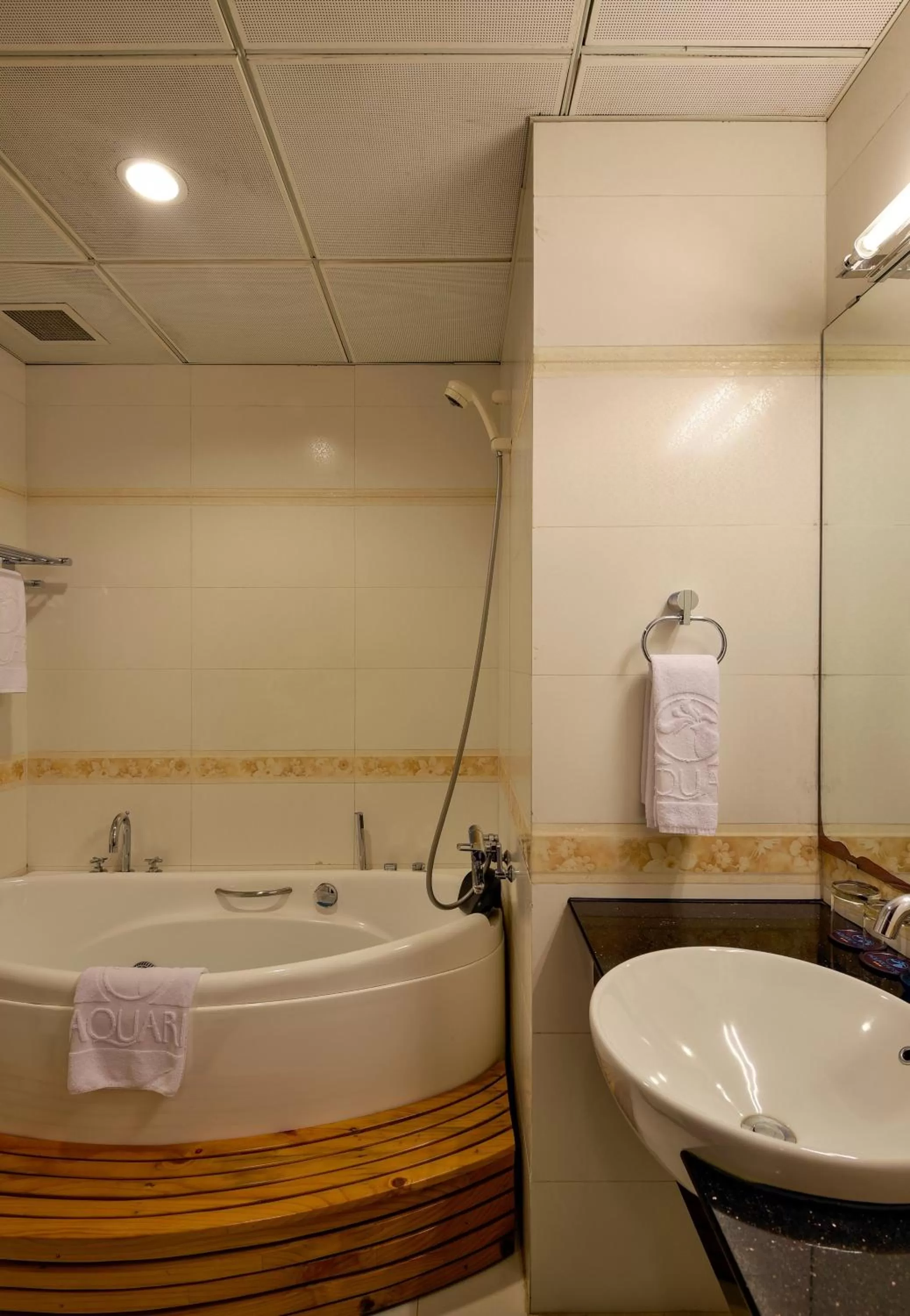 Bathroom in Aquari Hotel