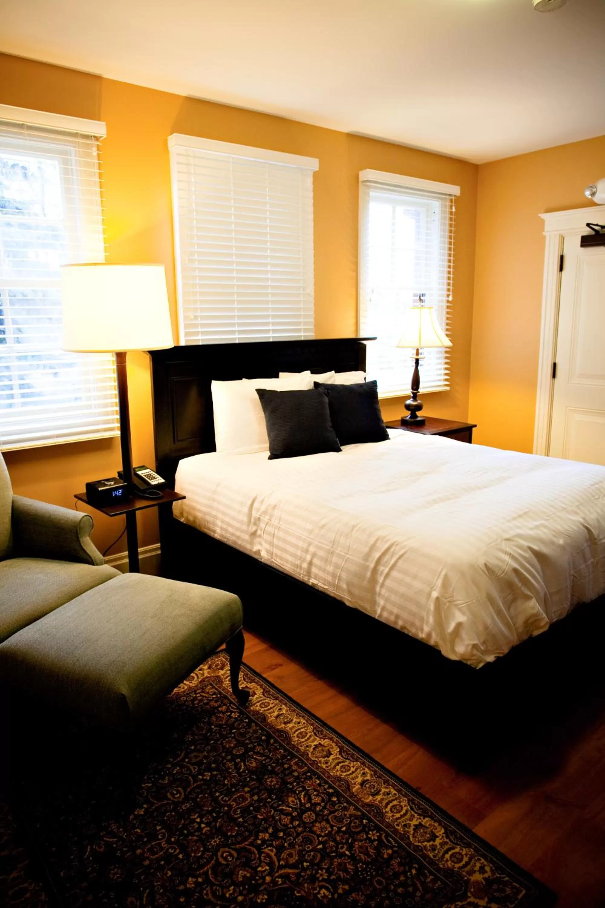 Bed in Mansions on Fifth