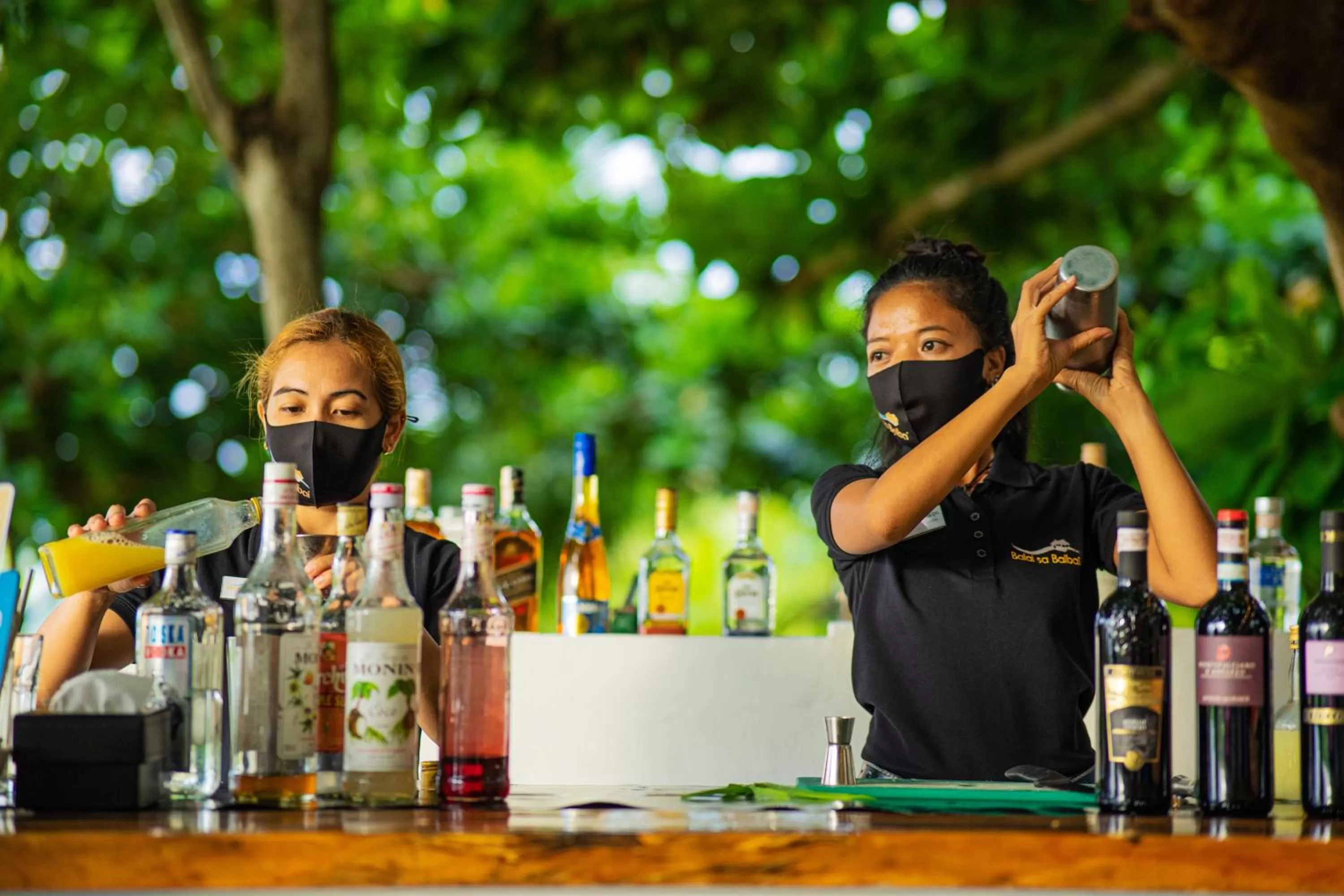 Evening entertainment in Balai sa Baibai