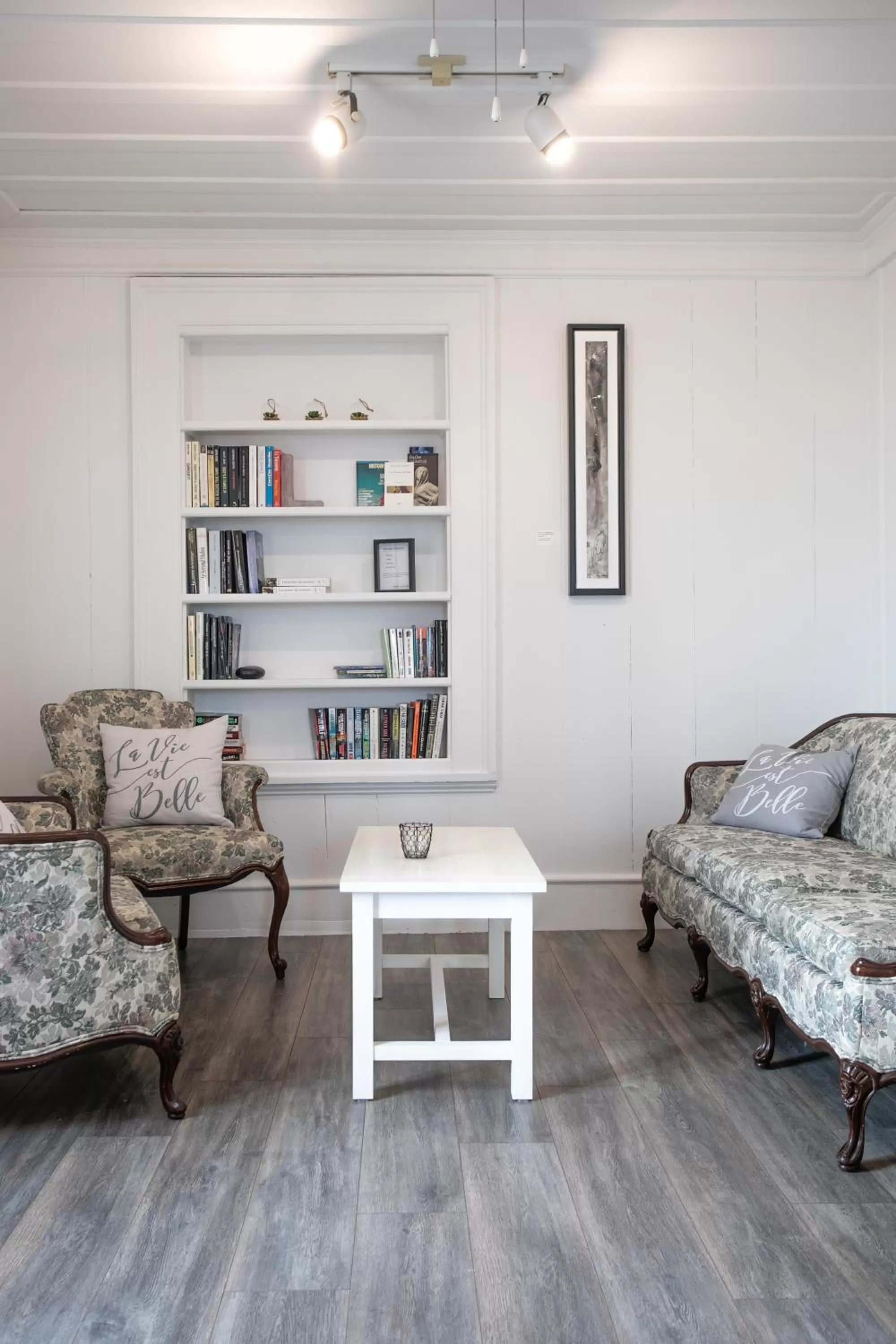 Communal lounge/ TV room in Auberge Seigneurie des Monts