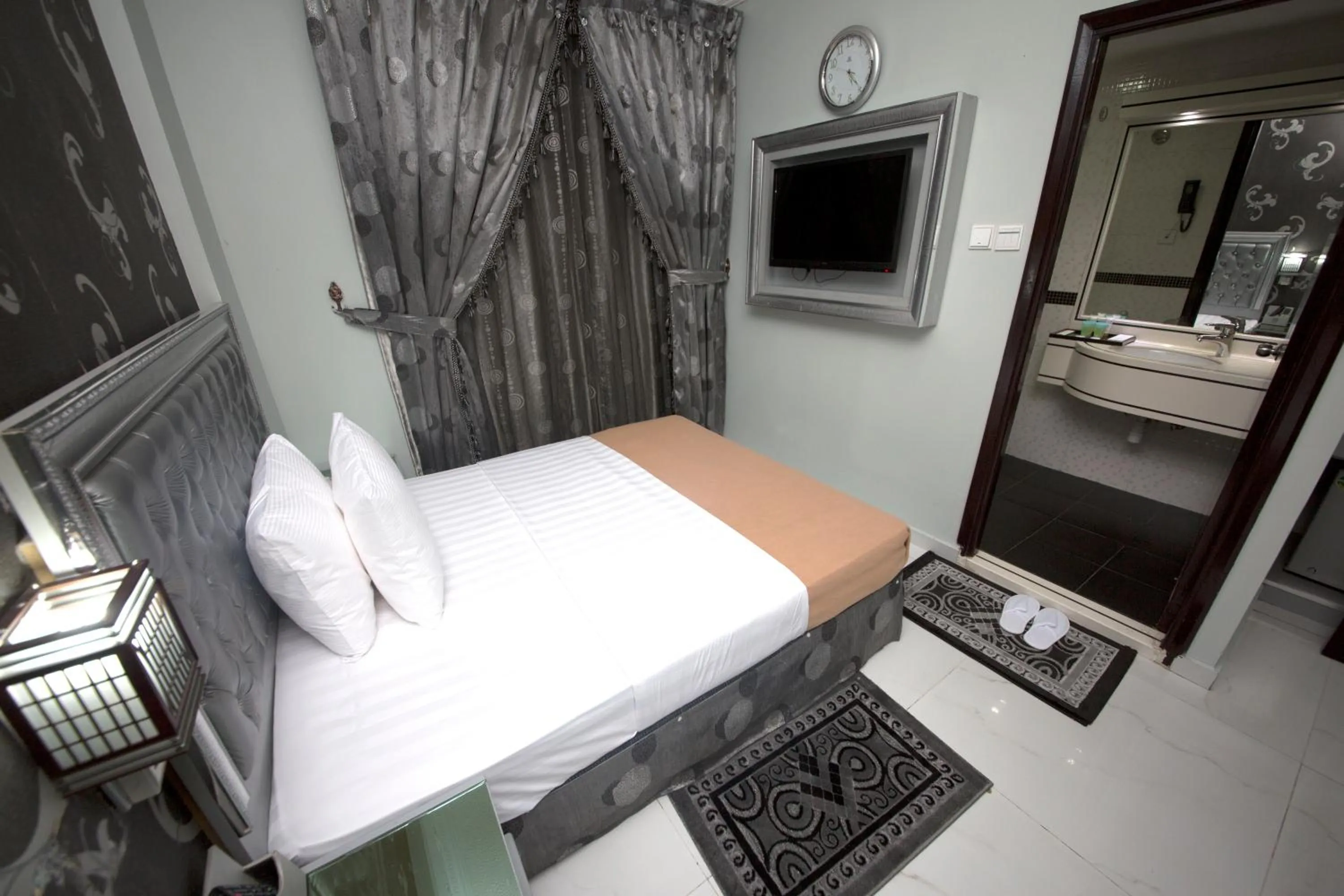 Other, Bed in White Fort Hotel