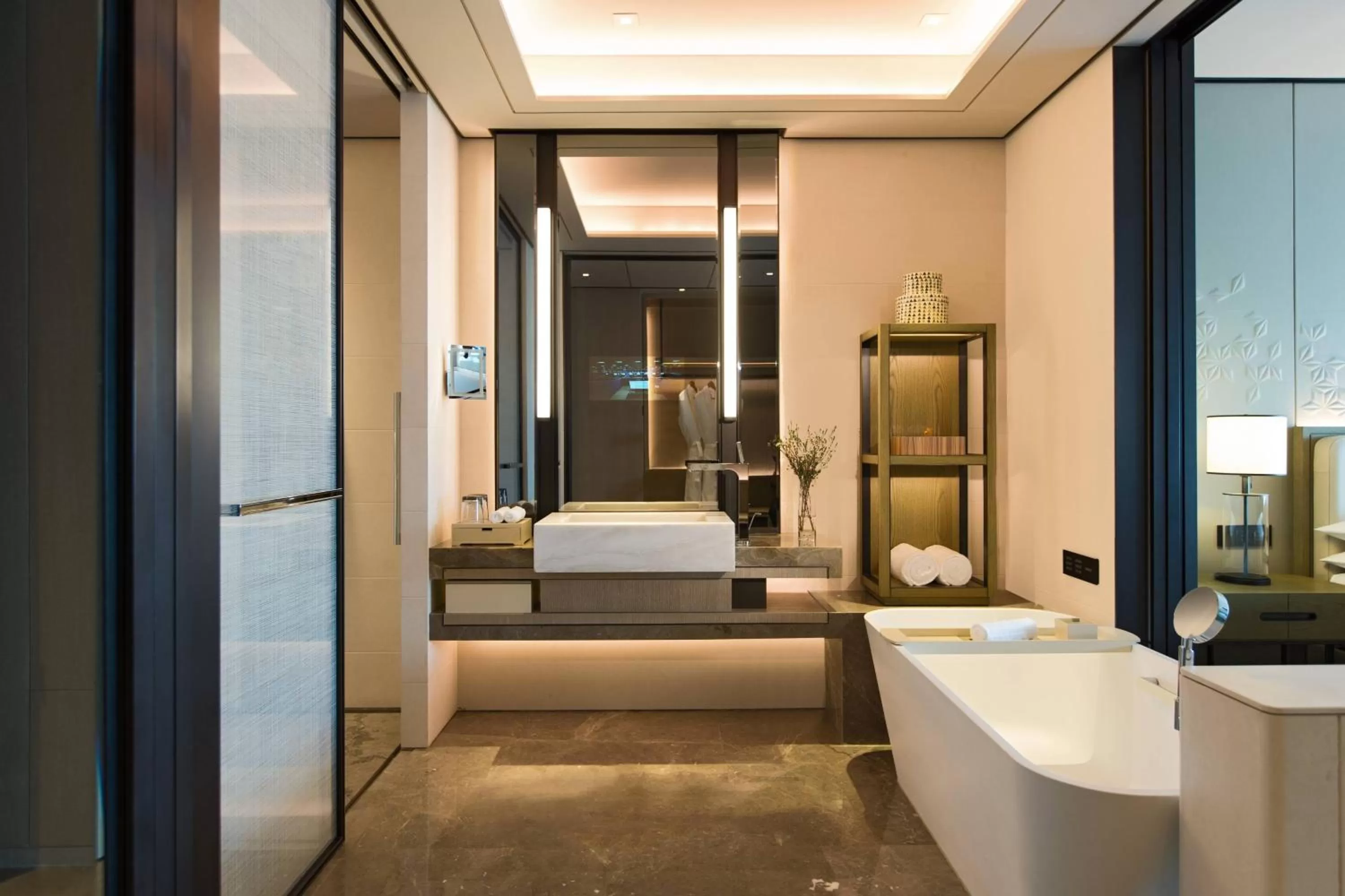 Bathroom, Bed in Shenzhen Marriott Hotel Nanshan