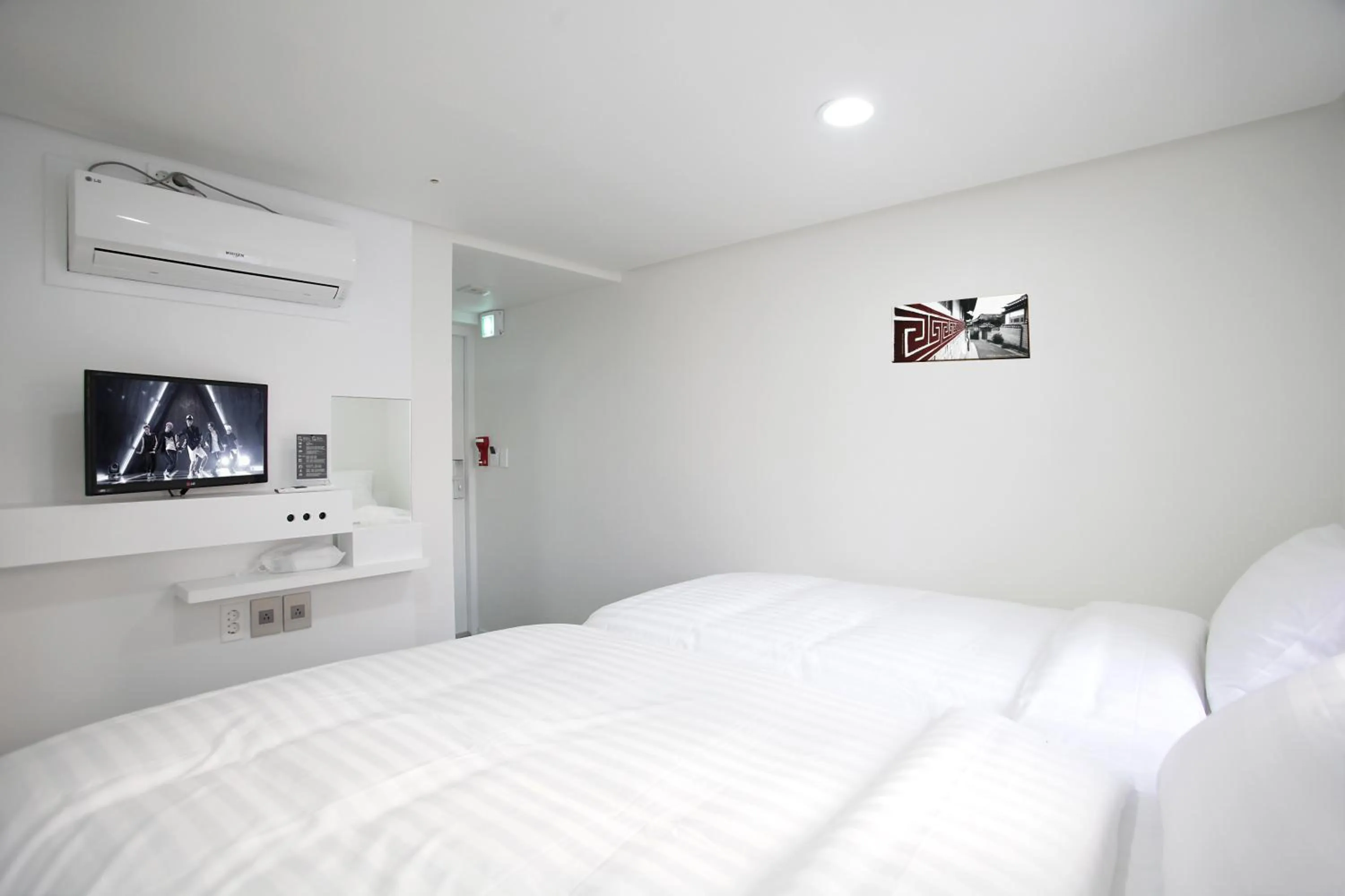 Deluxe Twin Room in K-POP Hotel Seoul Tower