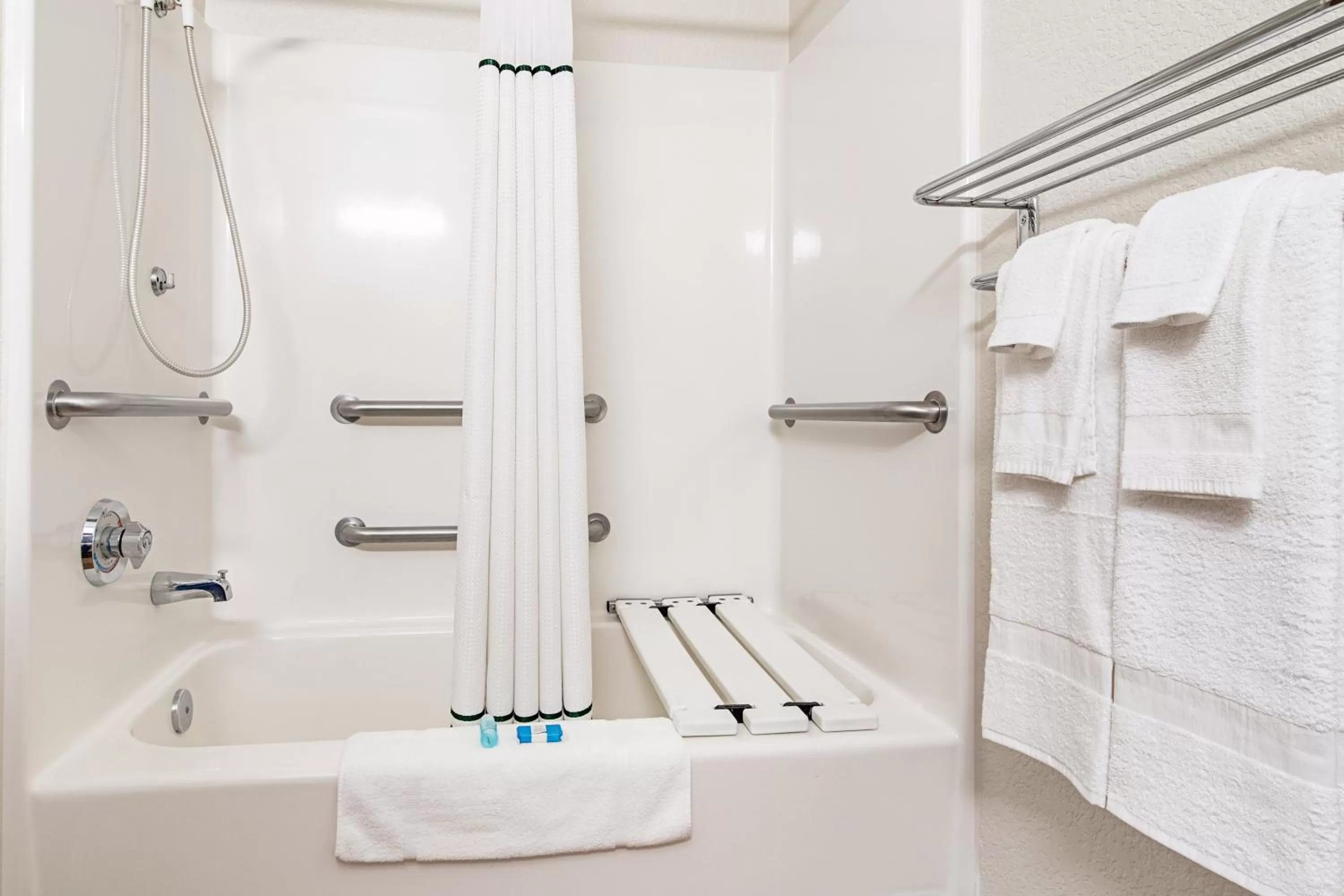 Photo of the whole room in HomeTowne Studios by Red Roof Tacoma - Puyallup