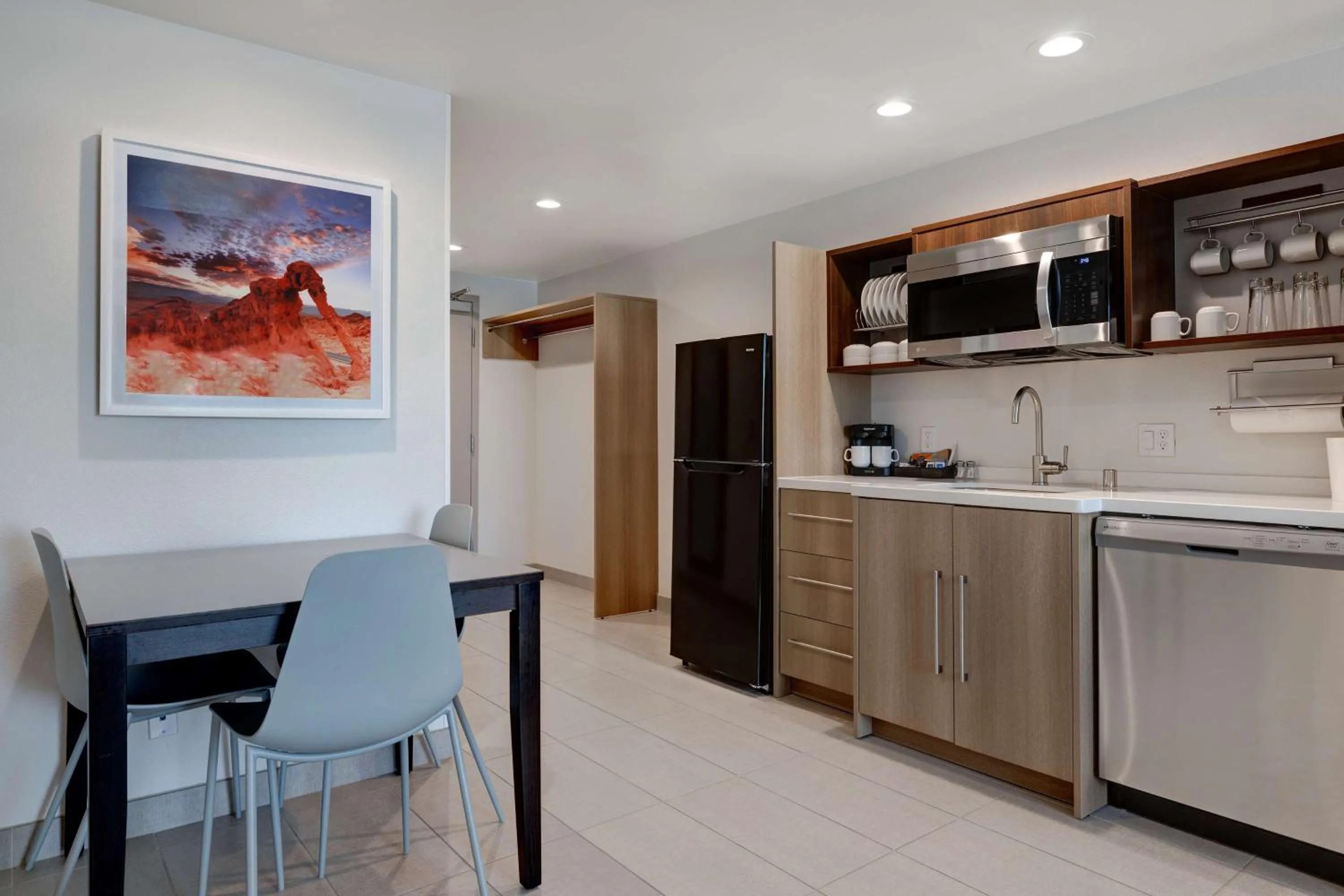 Kitchen or kitchenette in Home2 Suites By Hilton Las Vegas Southwest I-215 Curve