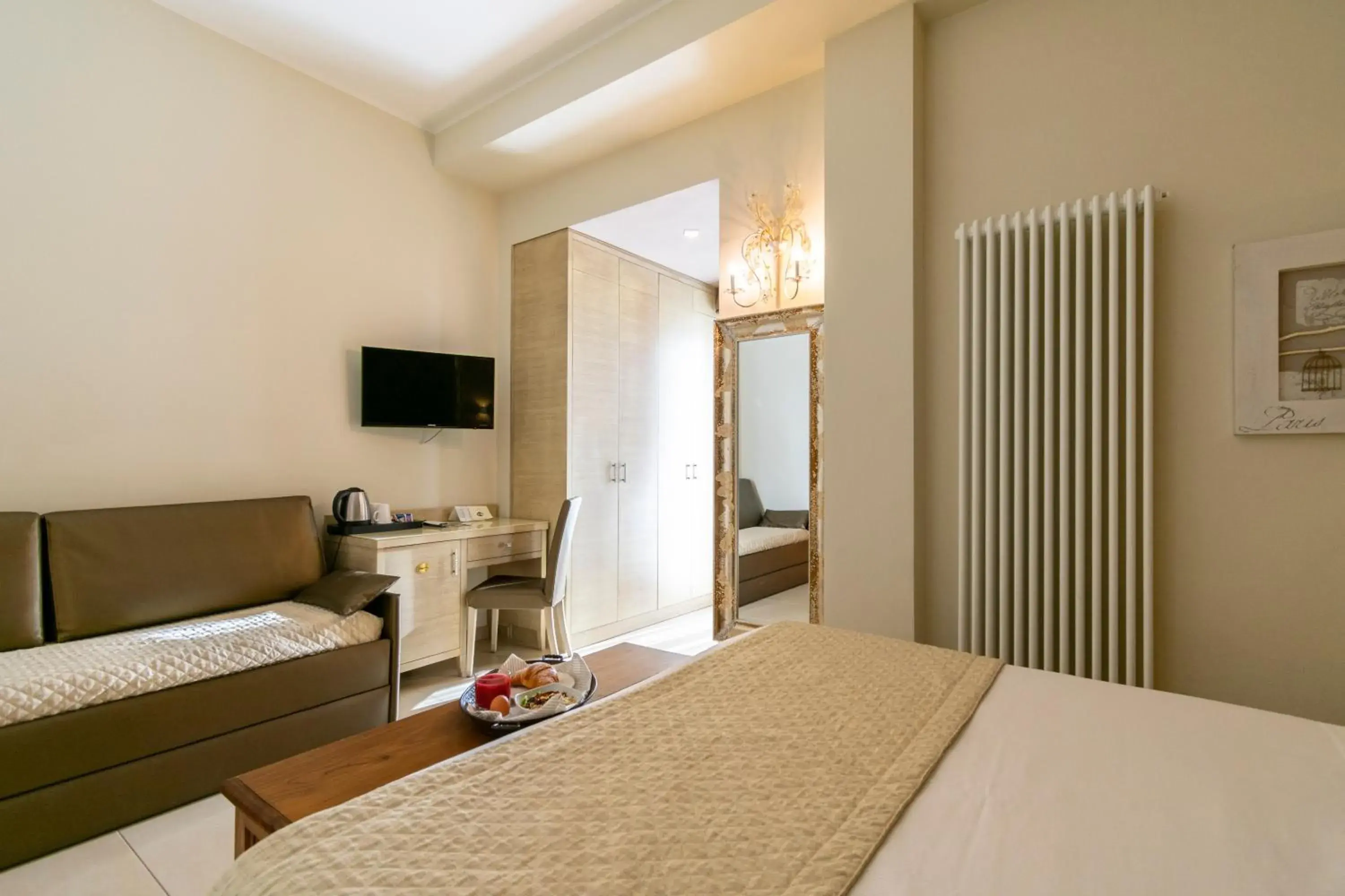 Deluxe Double or Twin Room in Hotel Villa Tiziana Deluxe Double or Twin Room in Hotel Villa Tiziana