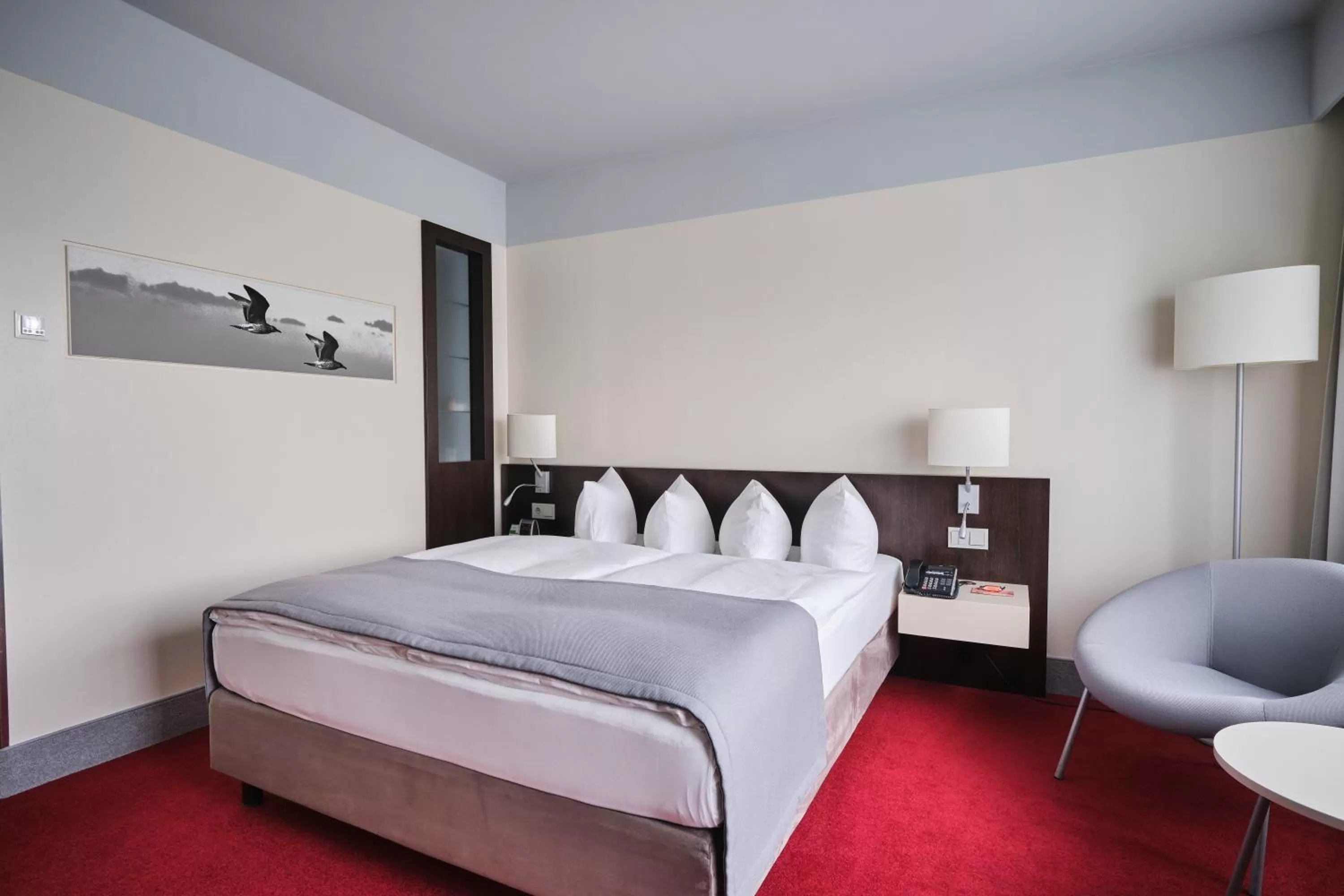 Bedroom, Bed in Holiday Inn Berlin Airport - Conference Centre by IHG