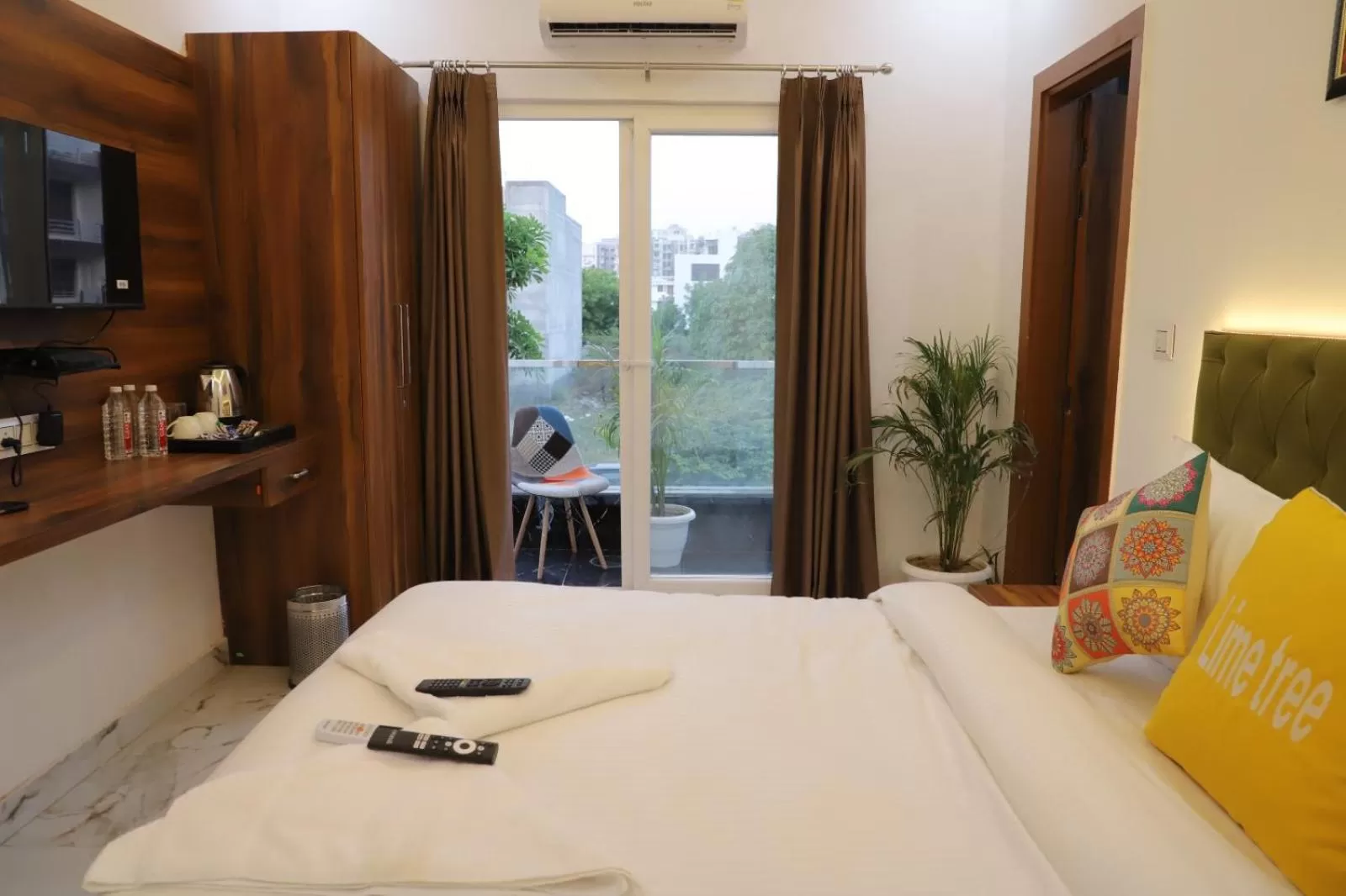 Bed in Opulent Inn by Lime Tree Hotels