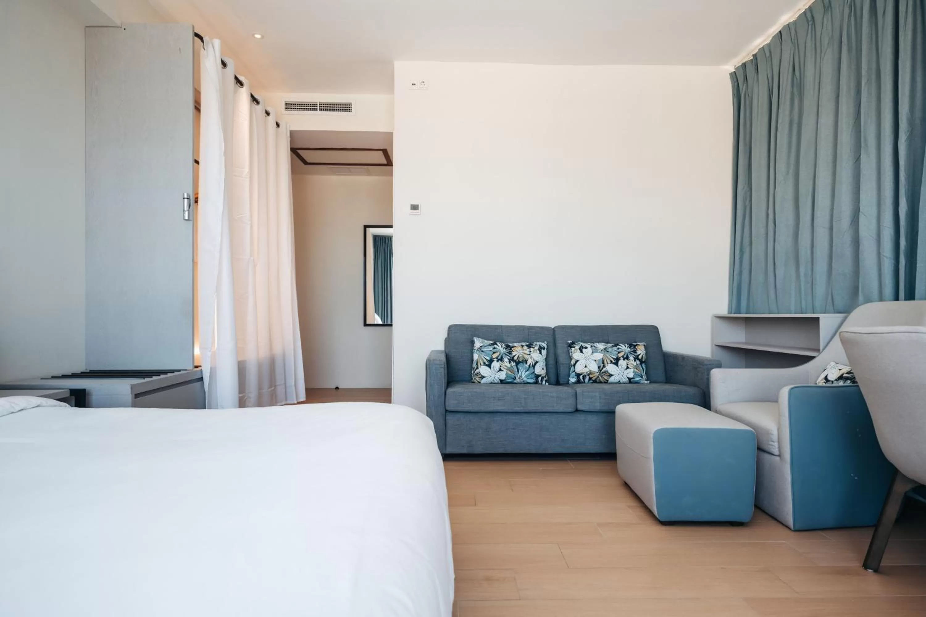 Seating area, Bed in Elements Hotel & Shops Curaçao