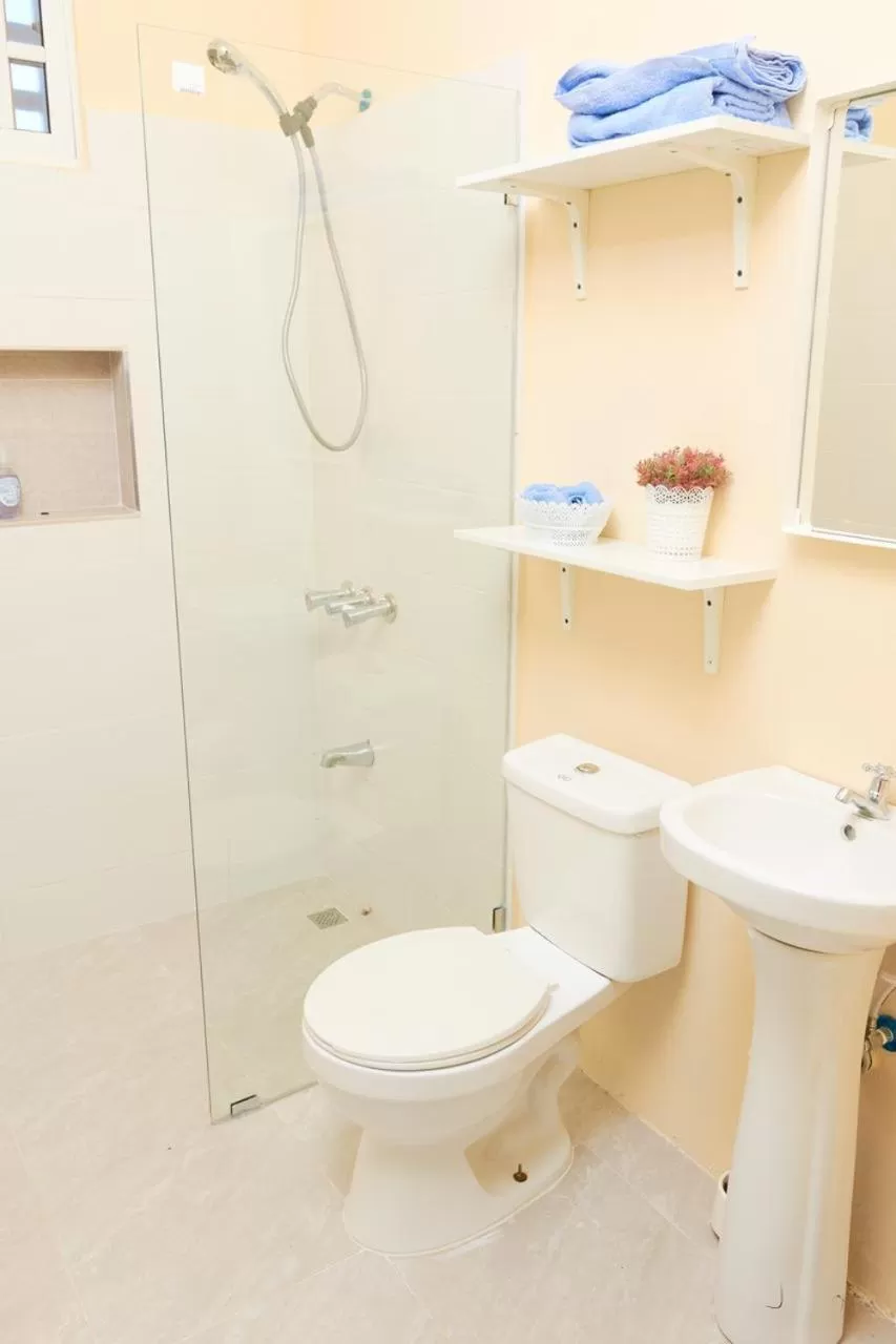 Bathroom in Apartahotel MACADANA