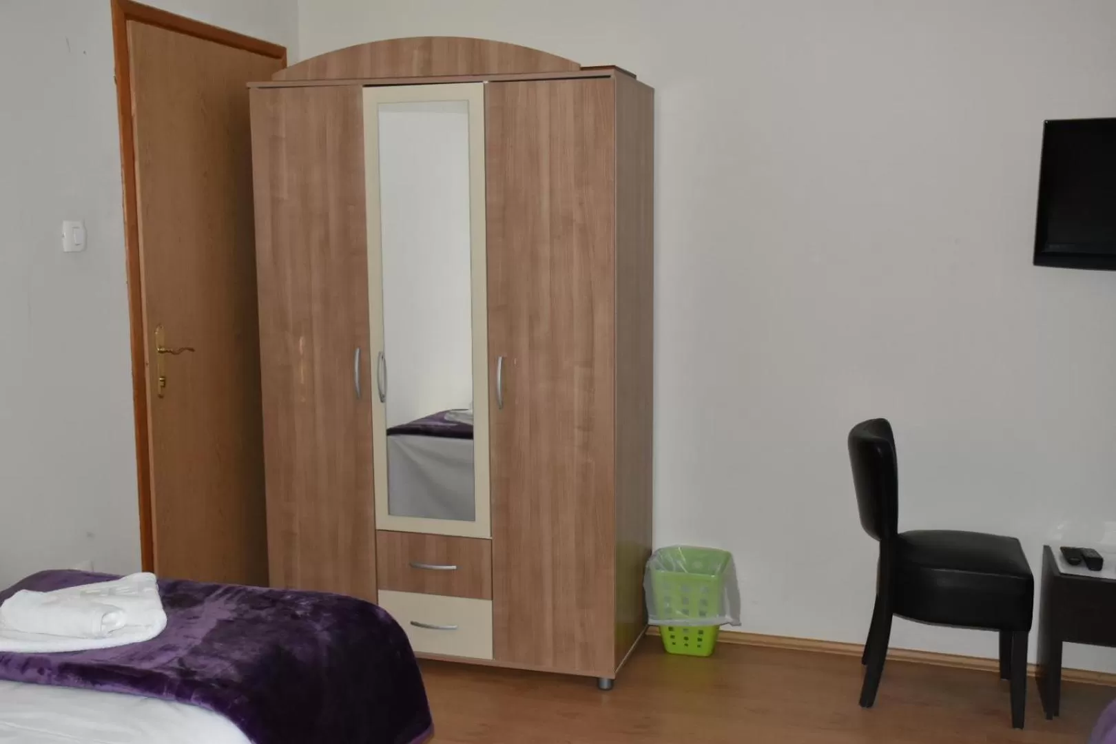 Bed in OSTROG Aparthotel KOLIBA-VLASTNIŠTVO MANASTIRA OSTROG