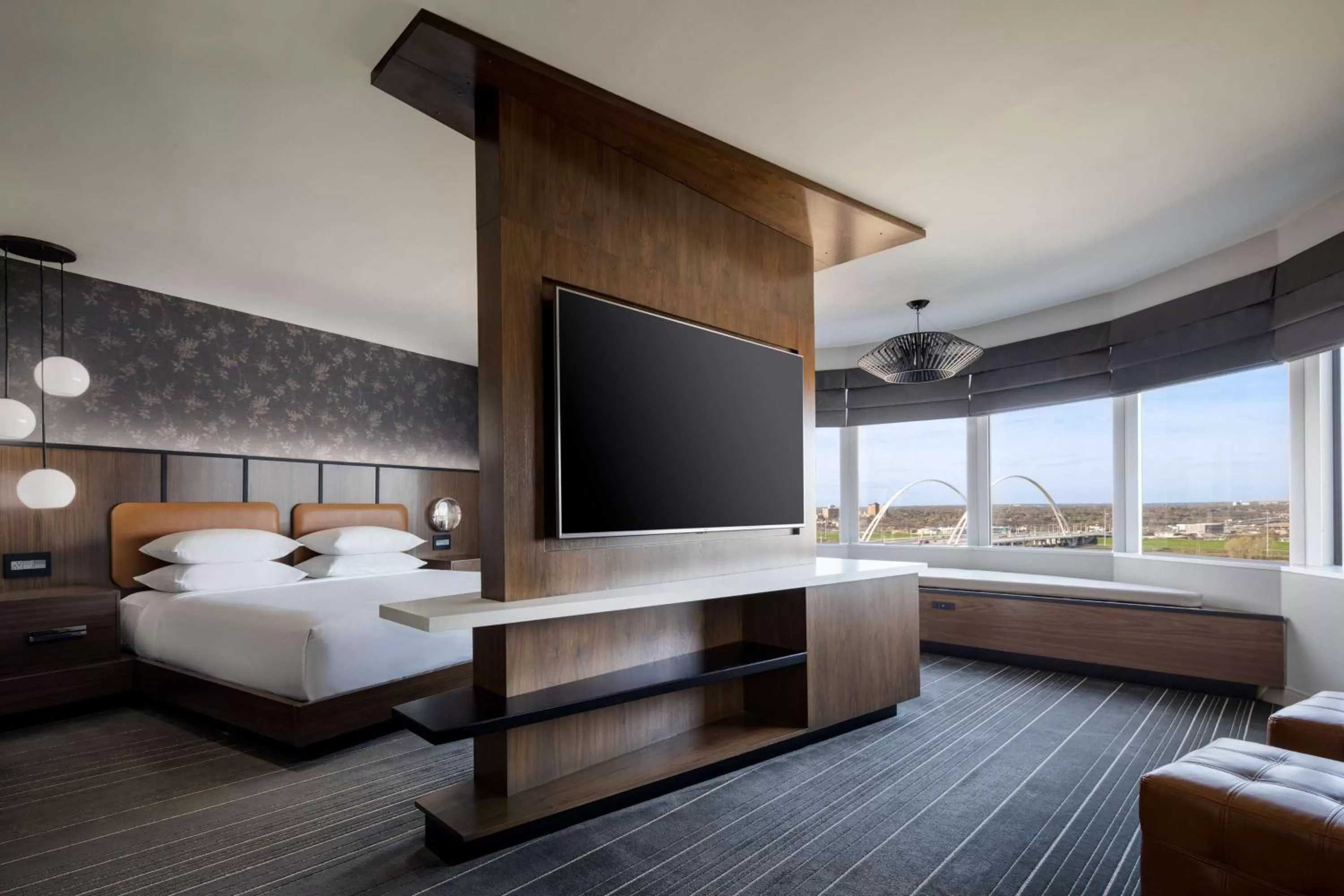 Photo of the whole room, Bed in Hyatt Regency Dallas