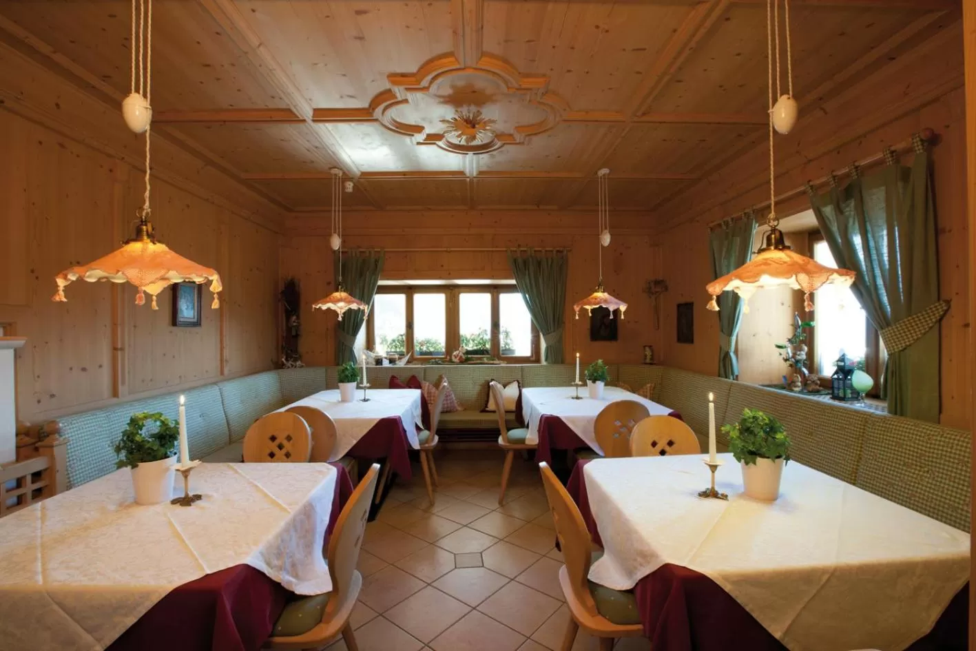 Restaurant/places to eat in Hotel Amaten