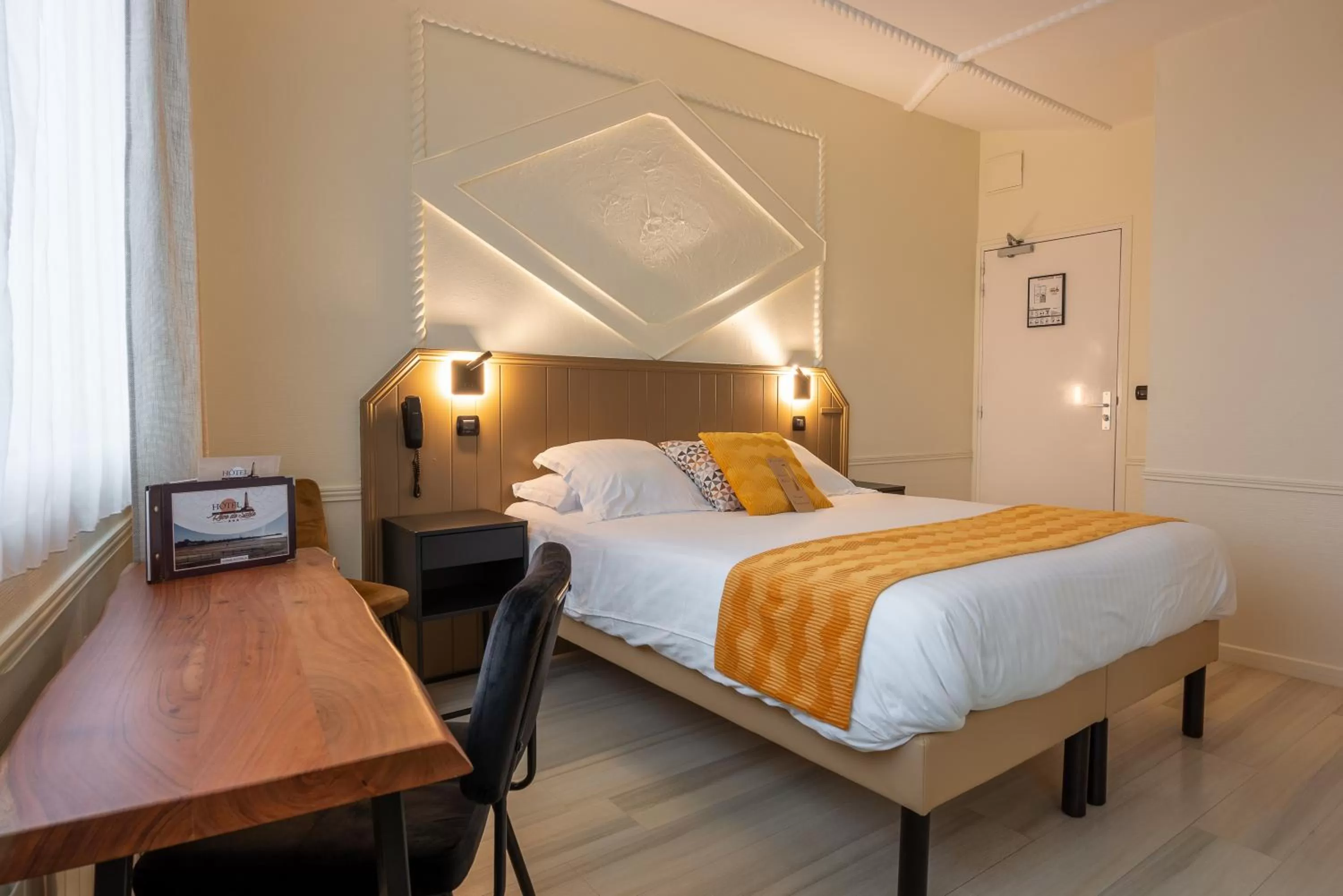 Bed in Logis Hôtel Rêve de Sable