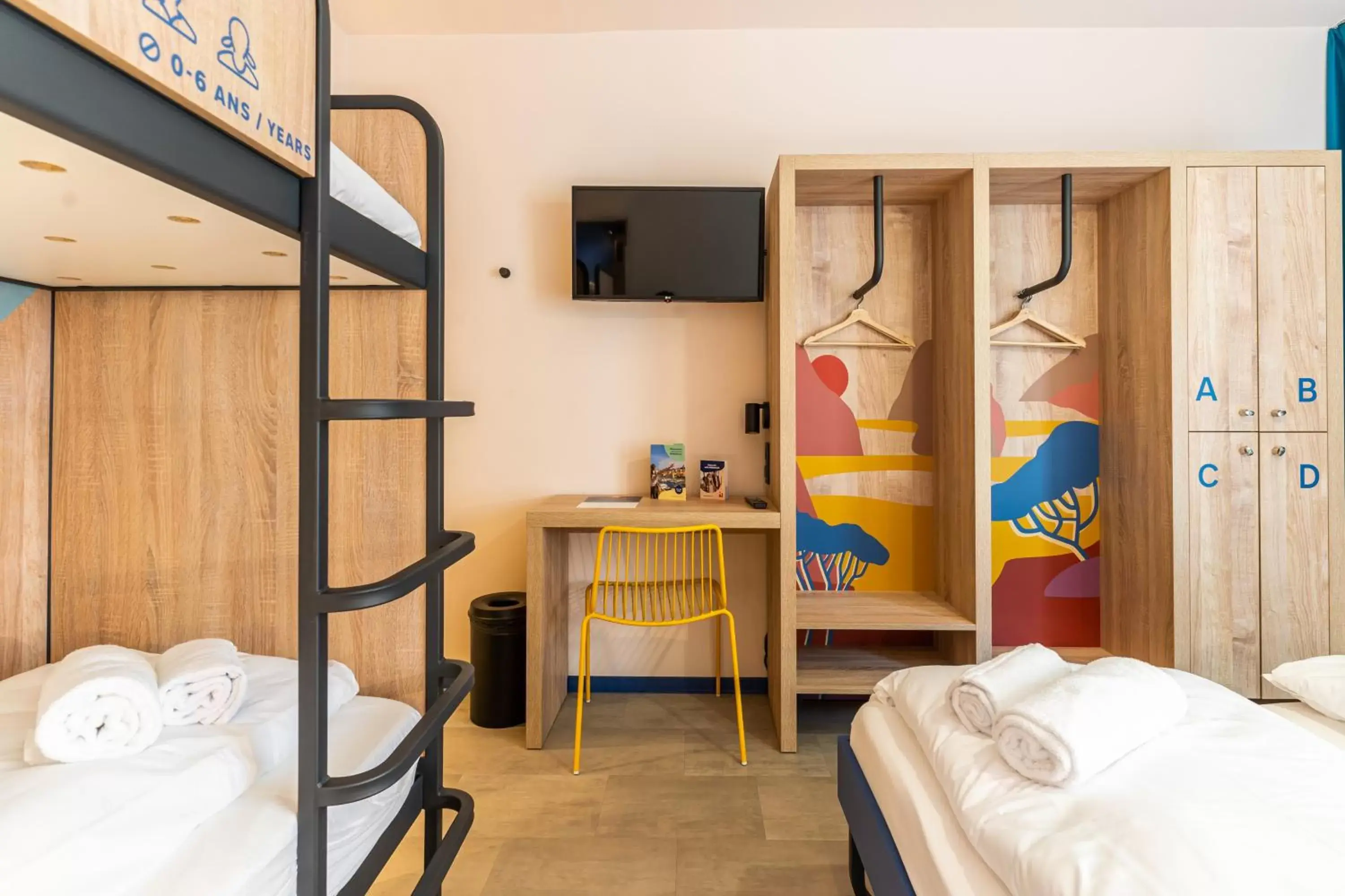 Bed in 4-Bed Female Dormitory Room in MEININGER Marseille Centre la Joliette Bed in 4-Bed Female Dormitory Room in MEININGER Marseille Centre la Joliette