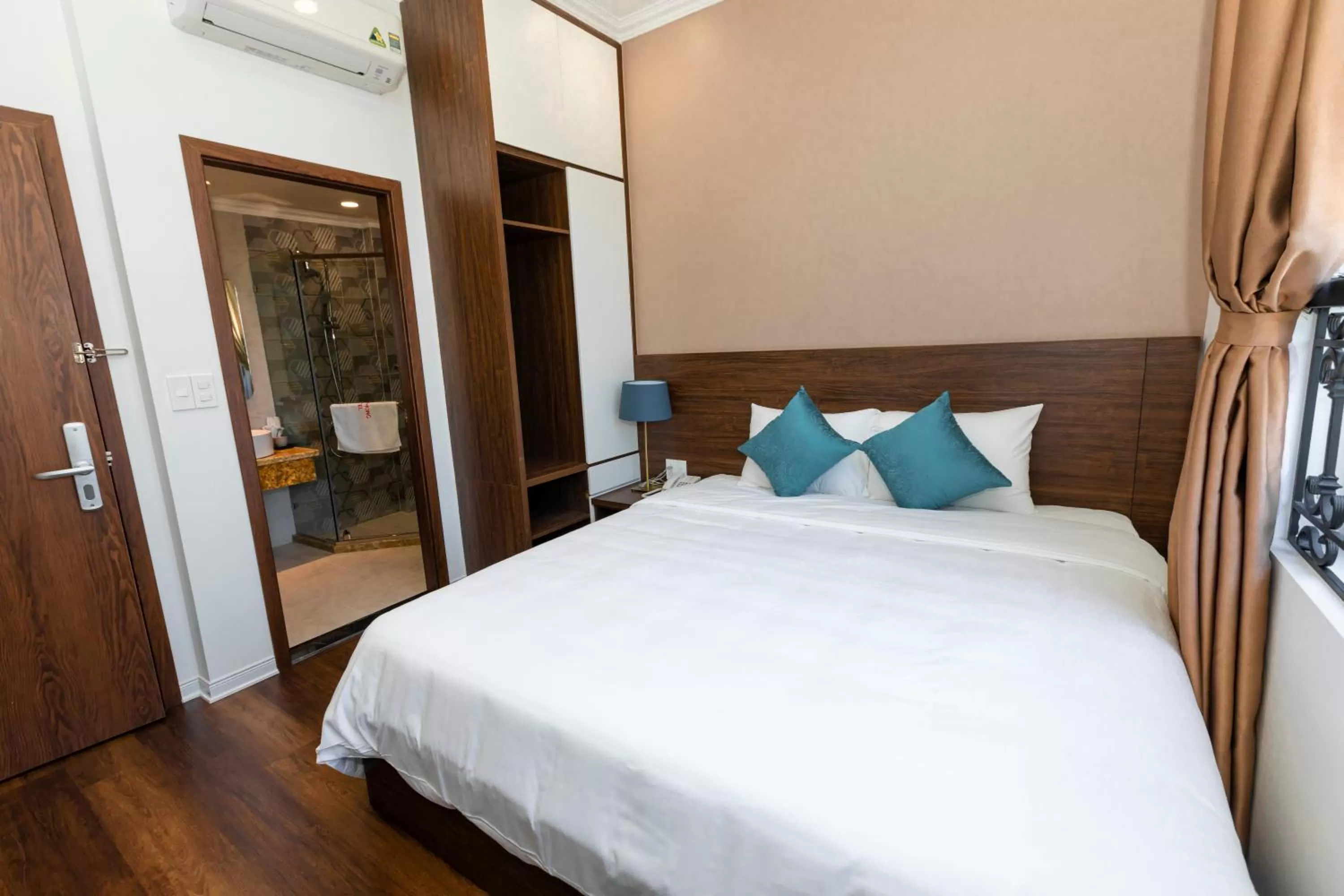 Photo of the whole room in Minh Phong Hotel Ha Long