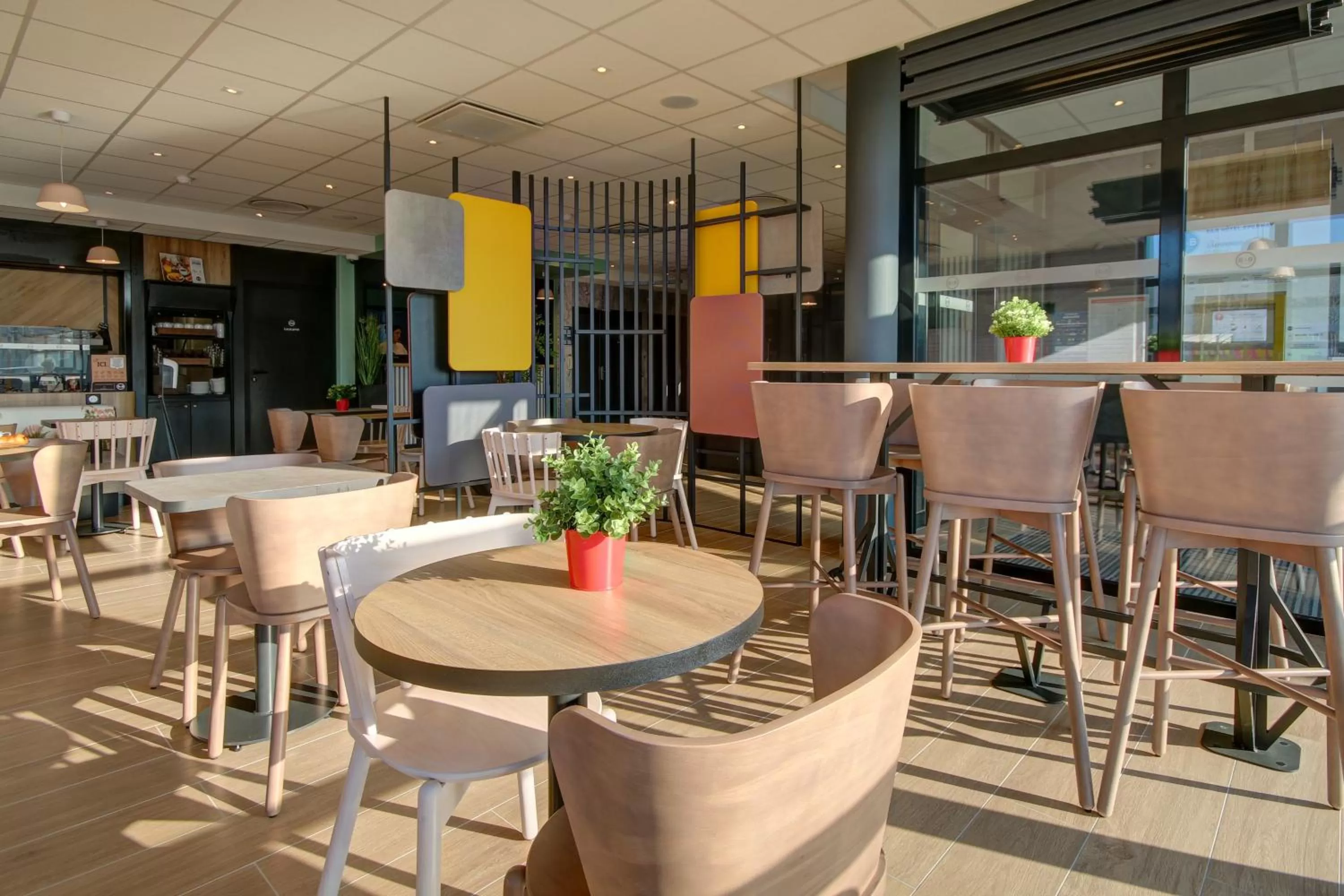 Restaurant/places to eat in B&B HOTEL Epernay