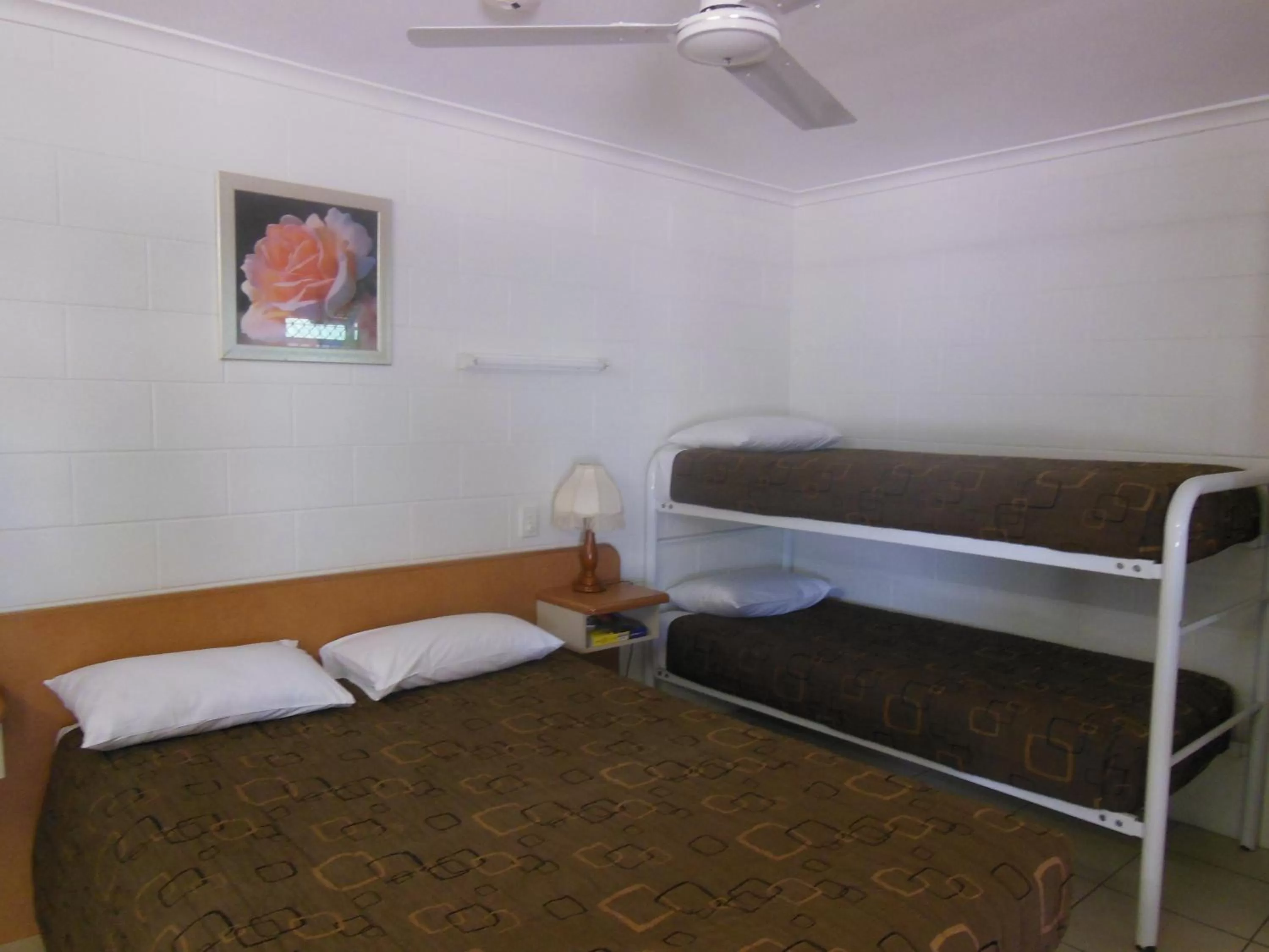 Bedroom, Bed in Country Road Motel