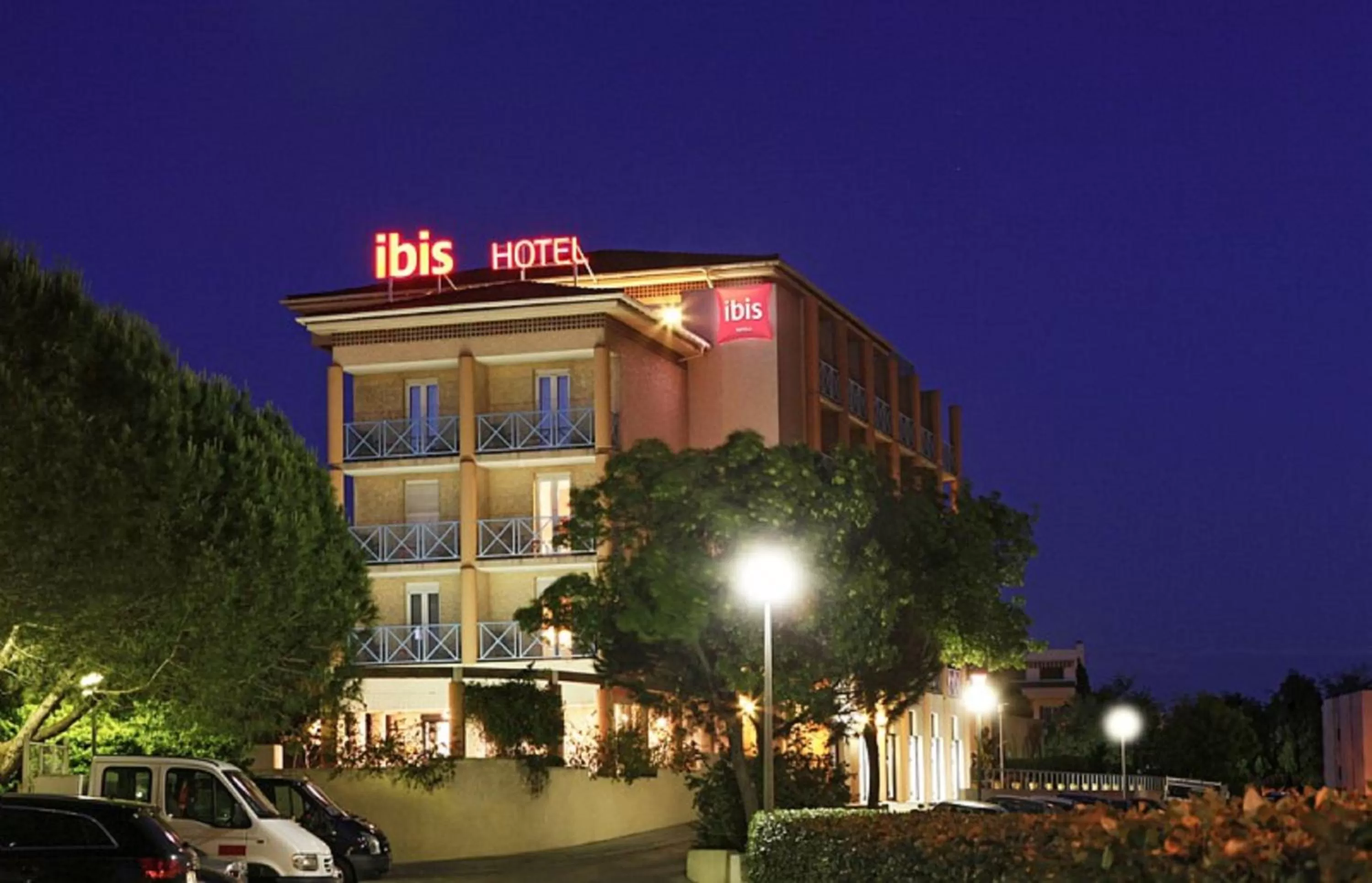 Facade/entrance in ibis Hyeres Centre