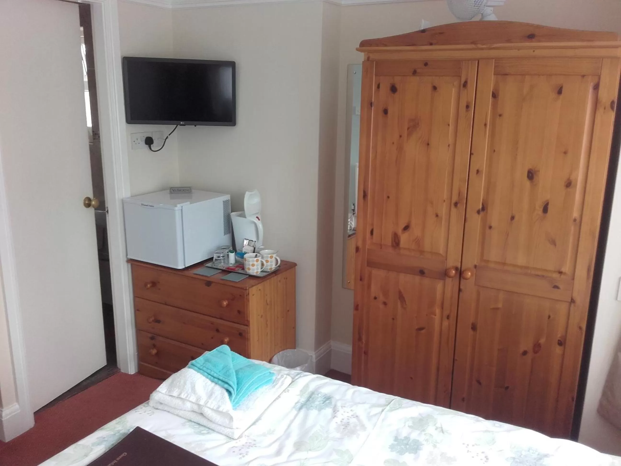 TV and multimedia, Bed in Clumber House Hotel