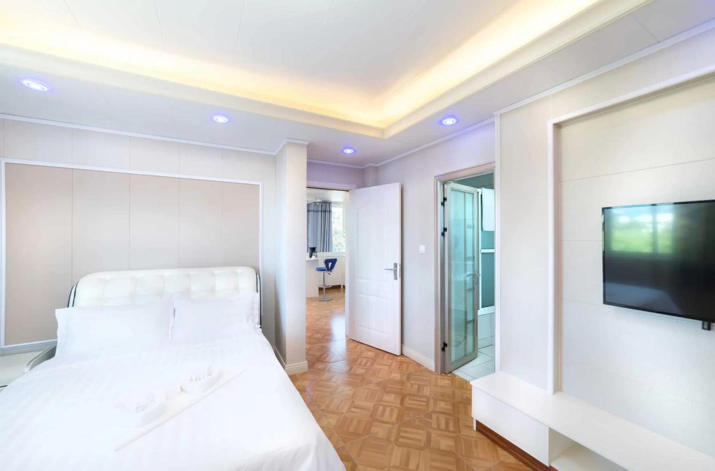 Photo of the whole room, Bed in Riverside Hotel