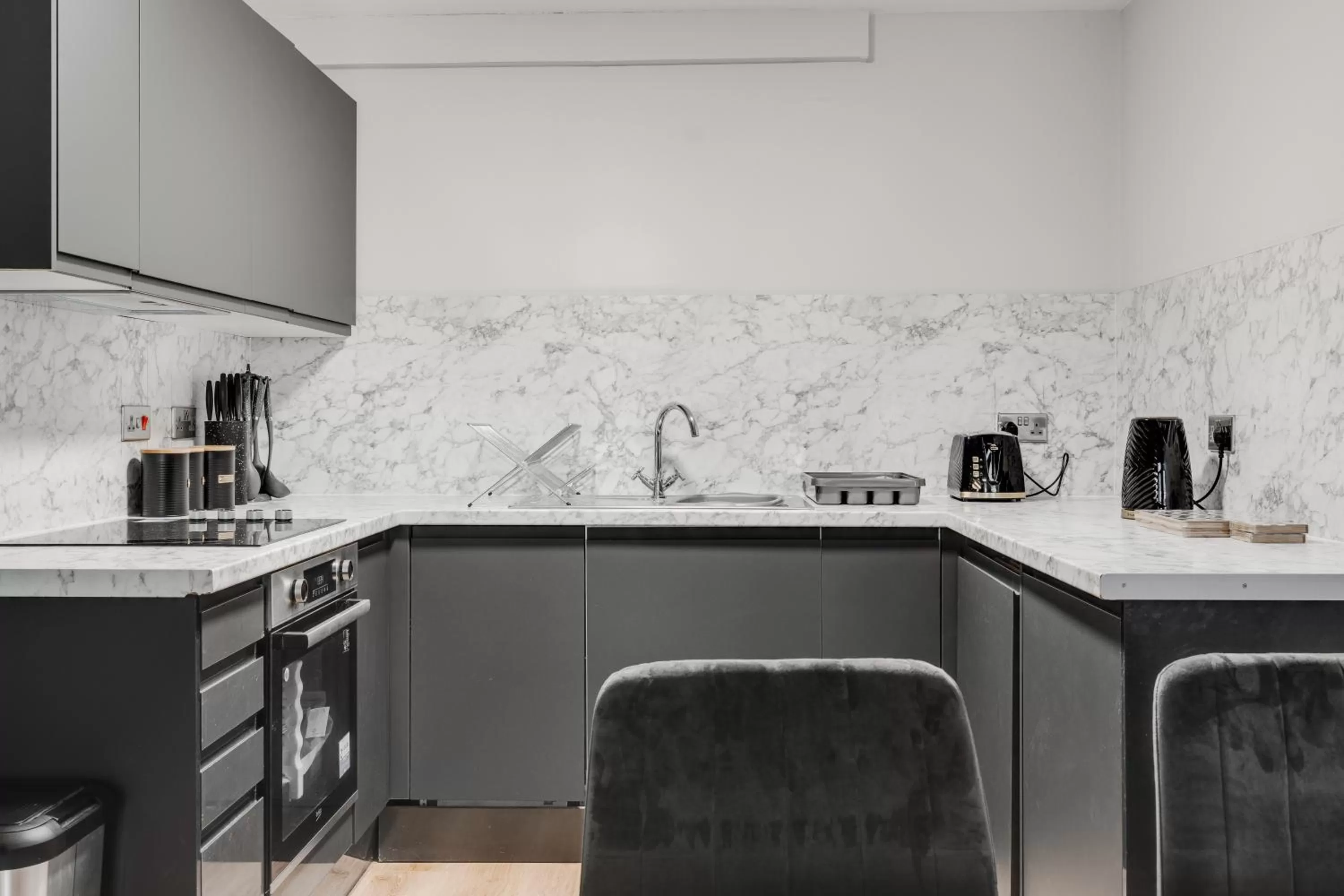 Kitchen or kitchenette in Stanley St Suites By GuestFirst