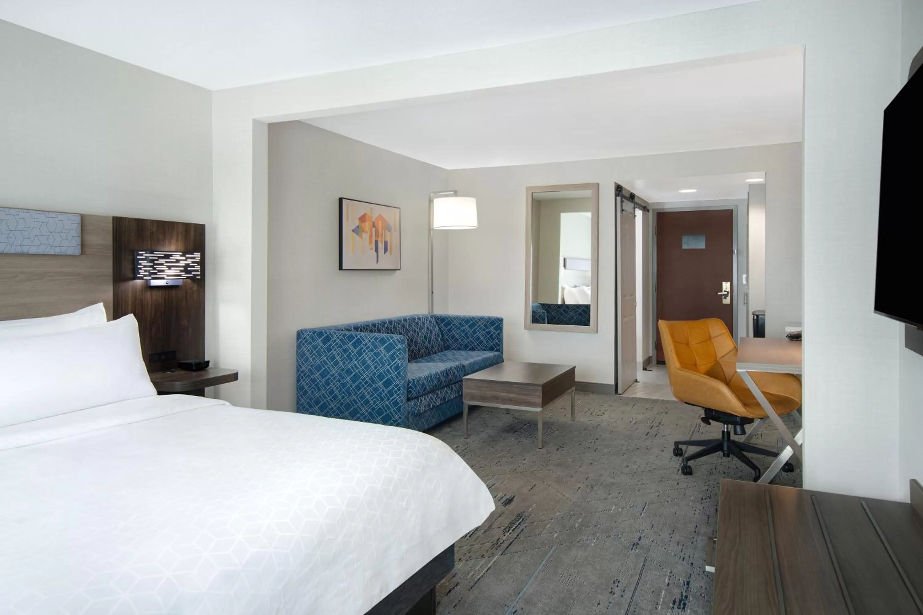 Living room, Bed in Holiday Inn Express Marietta - Atlanta Northwest by IHG