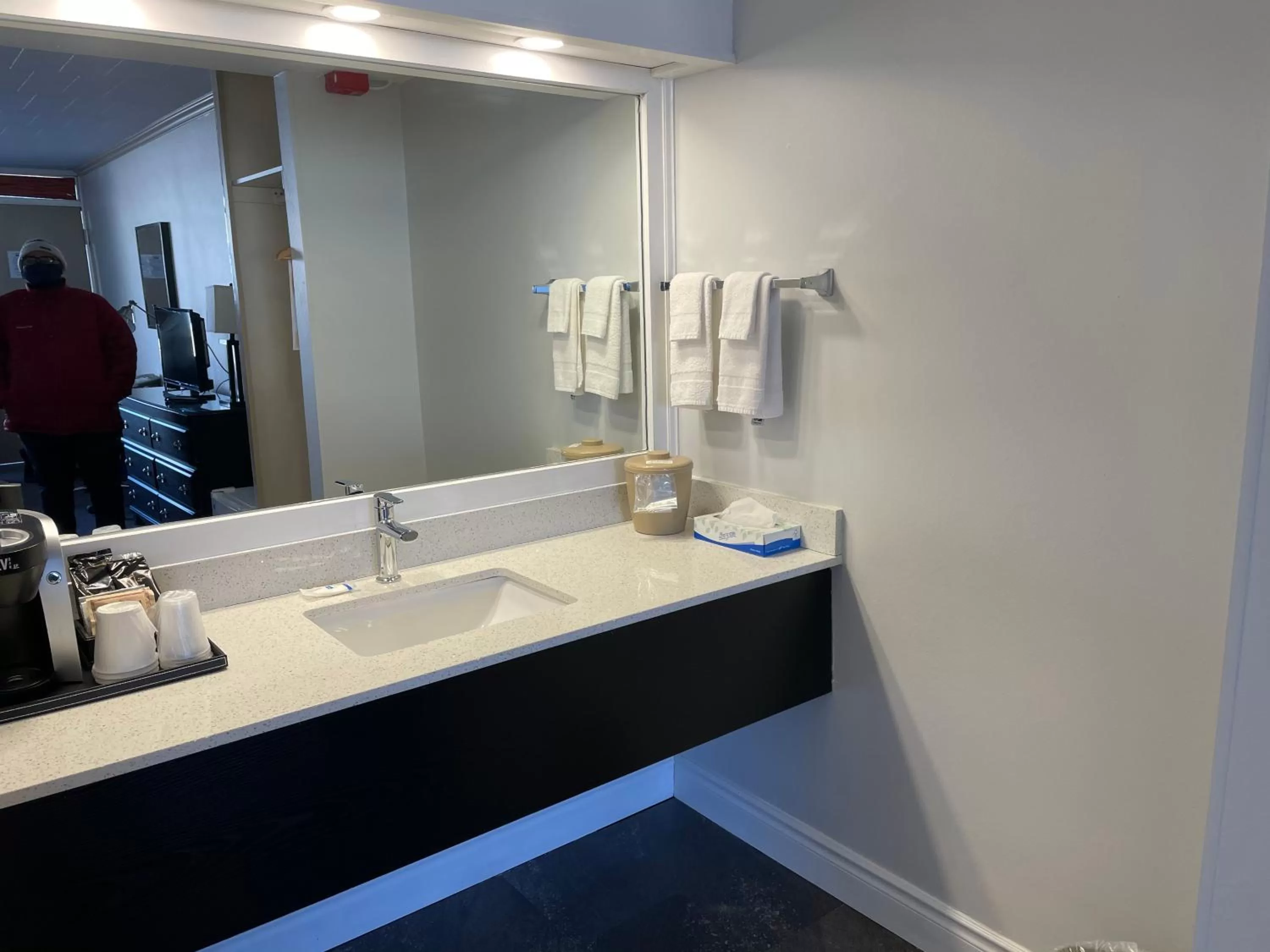 Bathroom in Rodeway Inn King William