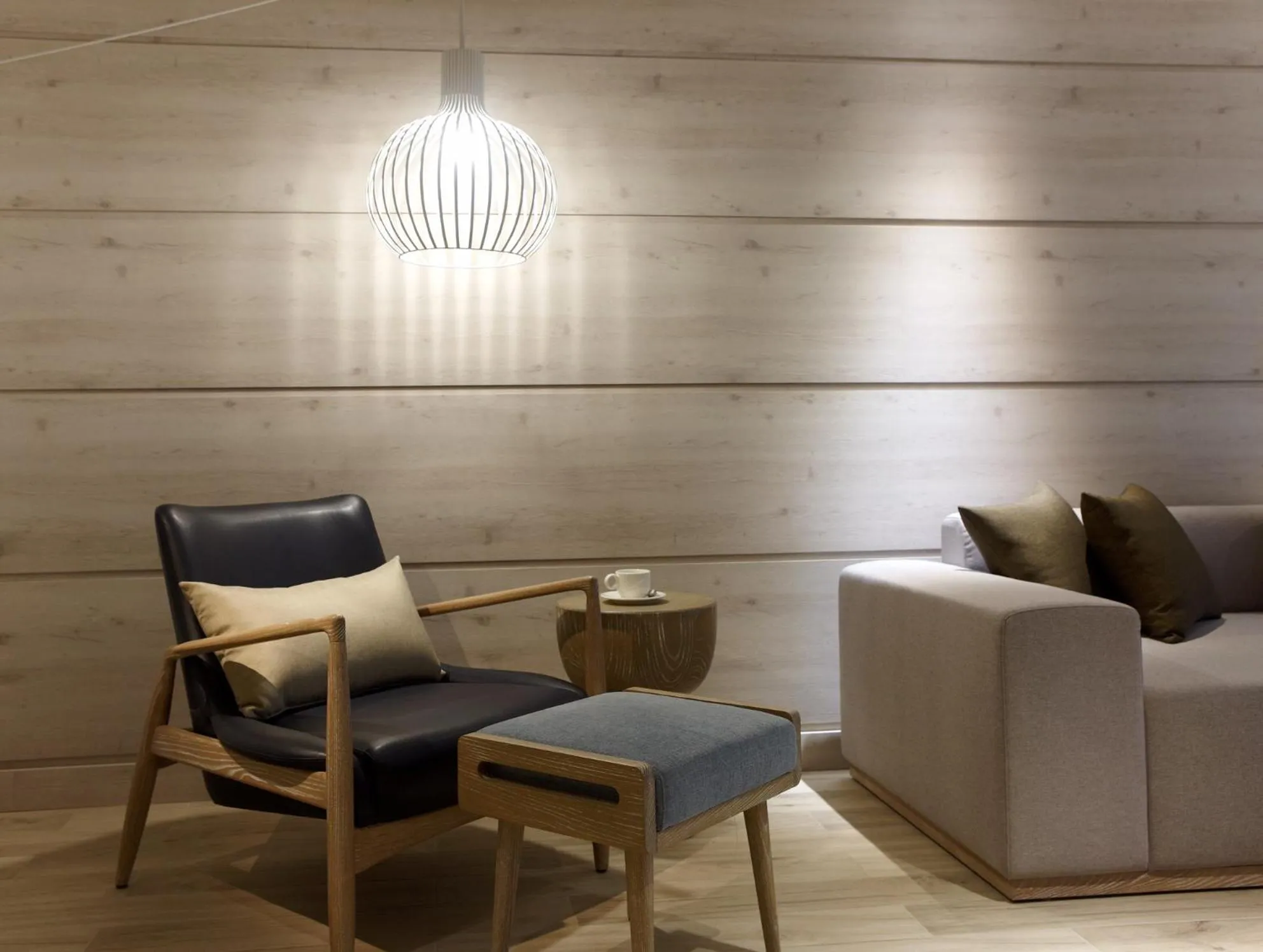 Living room in Discovery Hotel