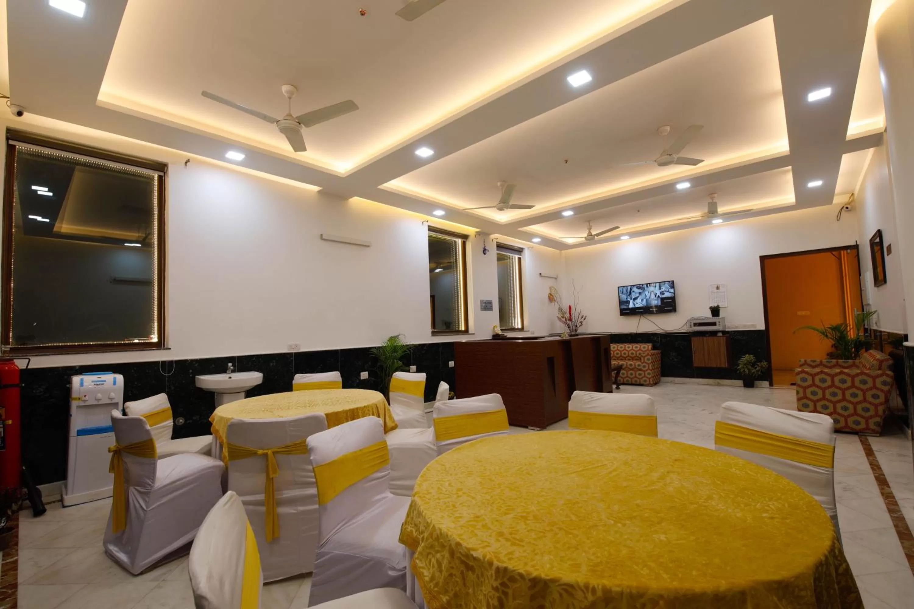 Restaurant/places to eat in Peepal Tree Residency