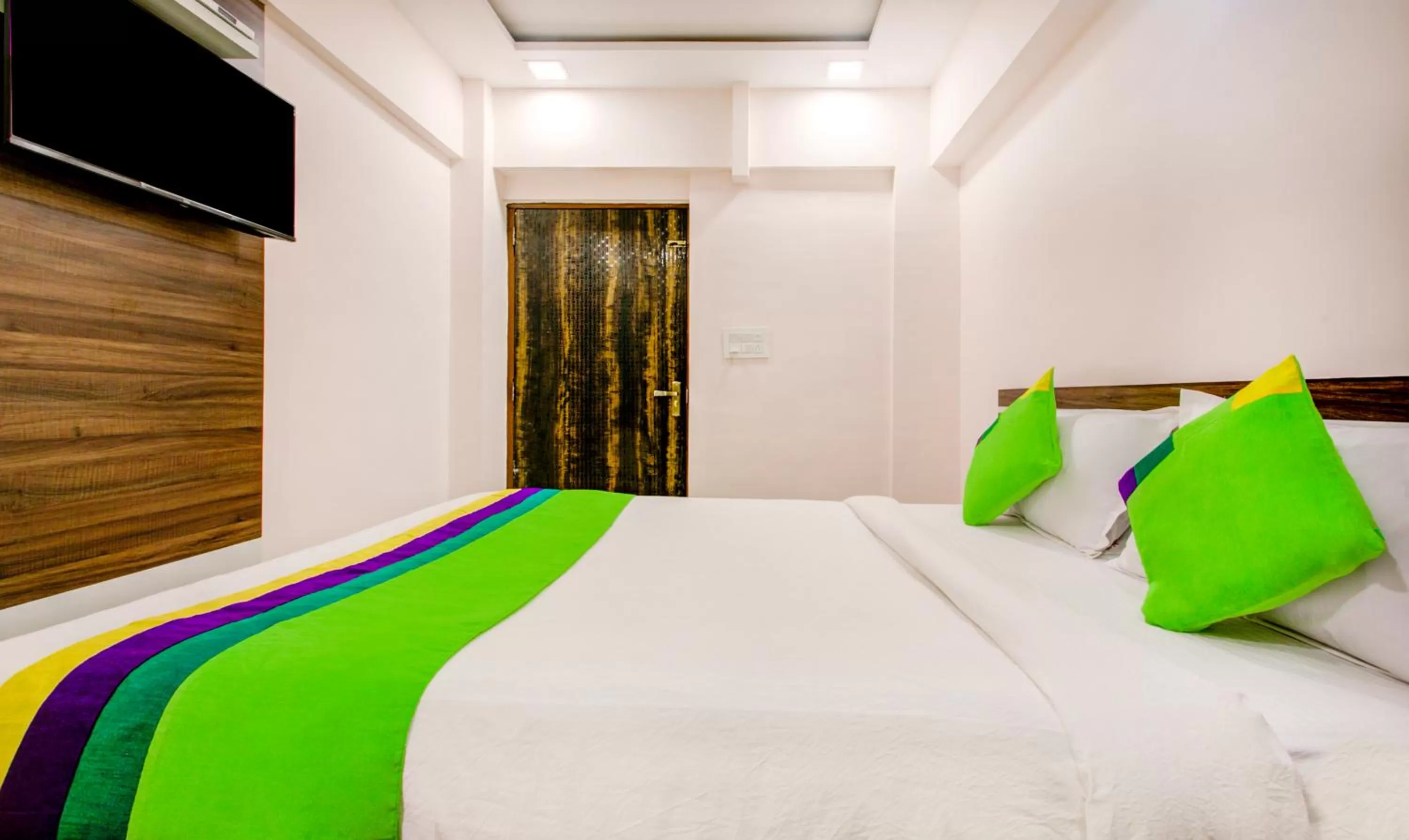 Bed in Treebo Kings Inn Vashi