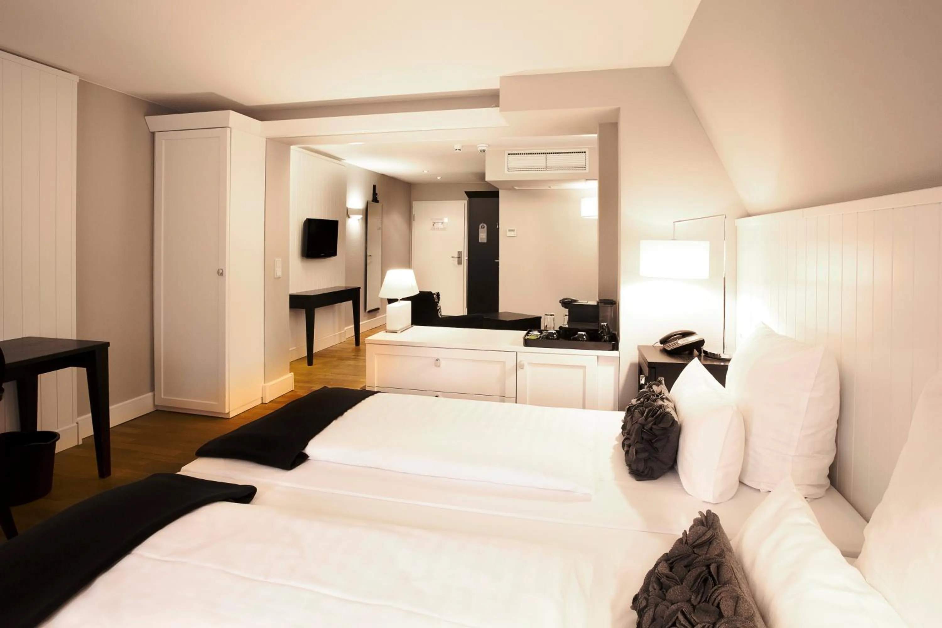 Photo of the whole room, Bed in Hotel Victoria