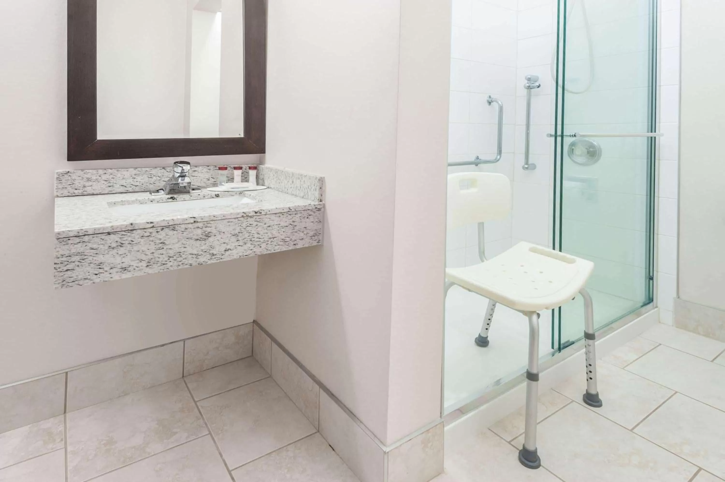 TV and multimedia in Ramada by Wyndham Edmonton South