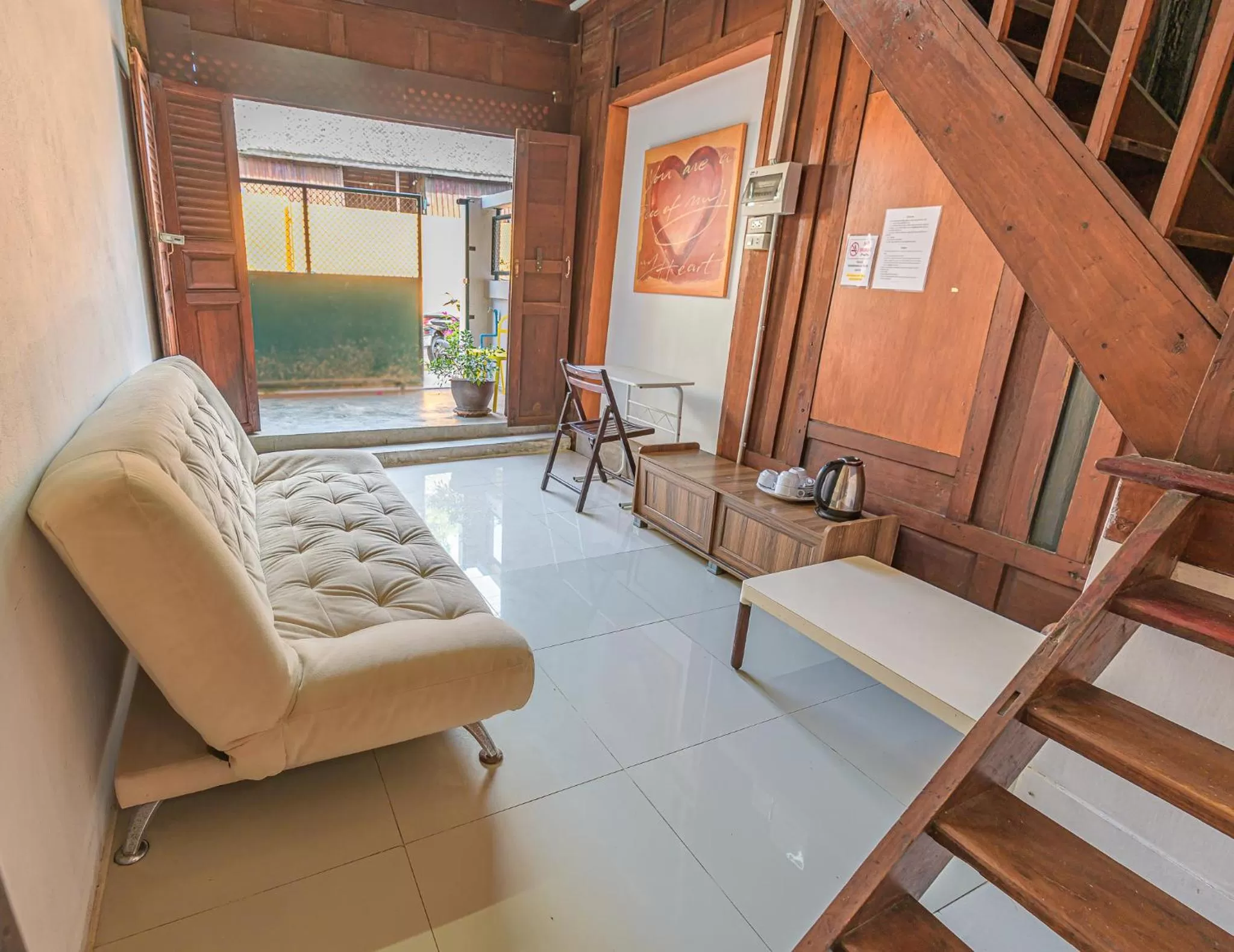 Living room in MANDARIN LODGE by victor