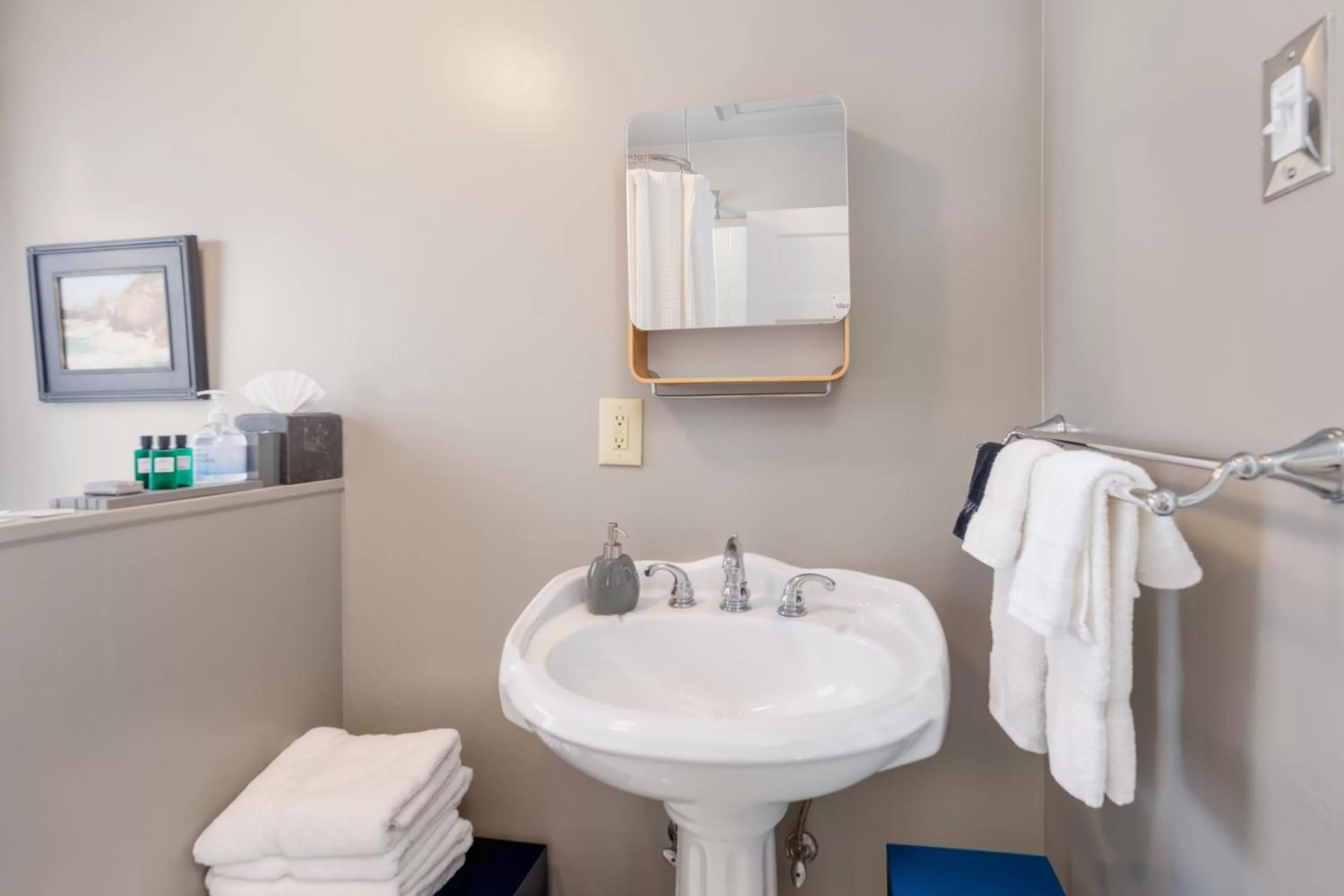 Nantucket Whale Inn, Half Moon Bay