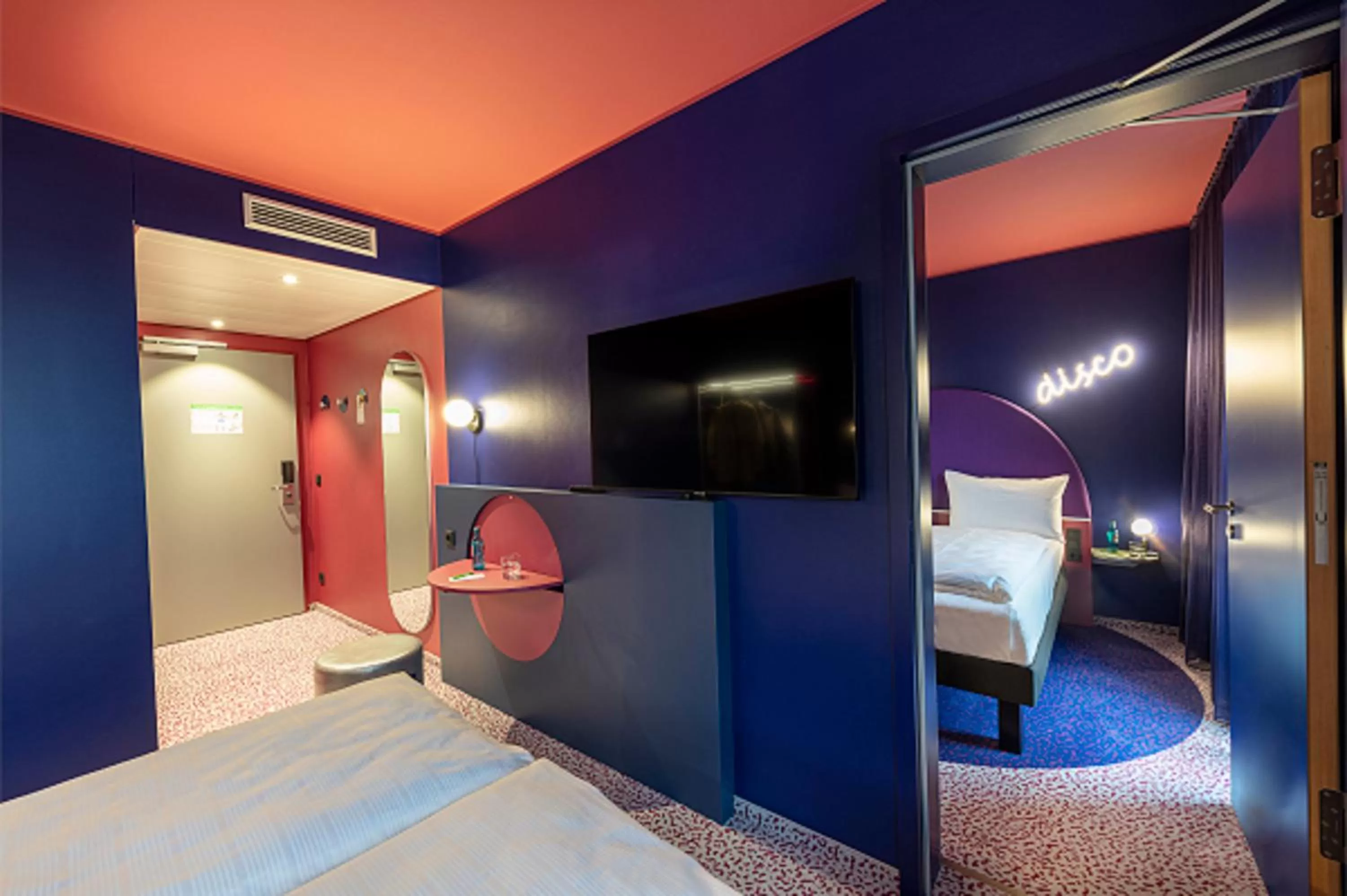 Photo of the whole room, Bed in ibis Styles Muenchen Perlach