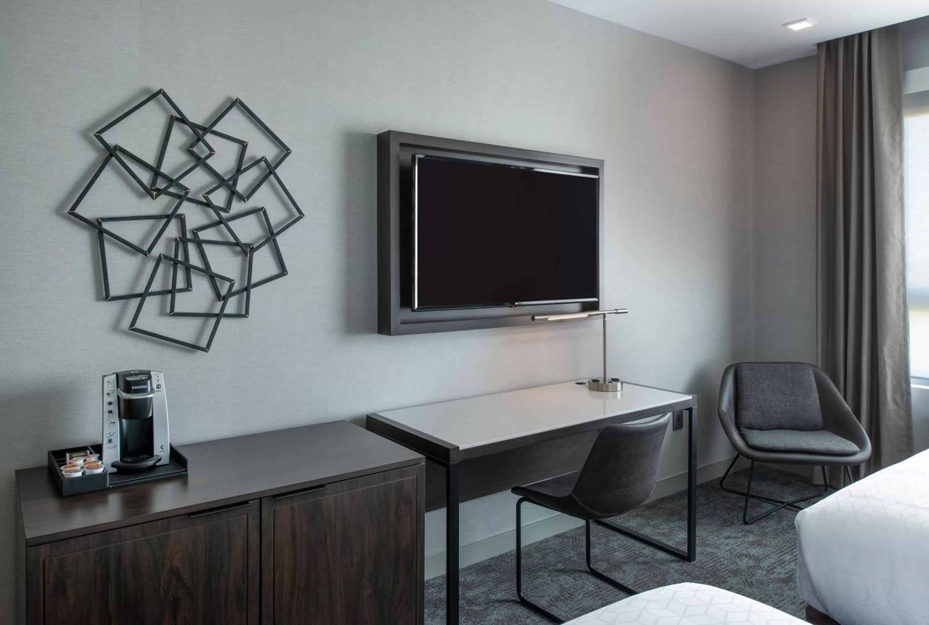 Photo of the whole room, Bed in Holiday Inn Express - Boston Logan Airport - Revere by IHG