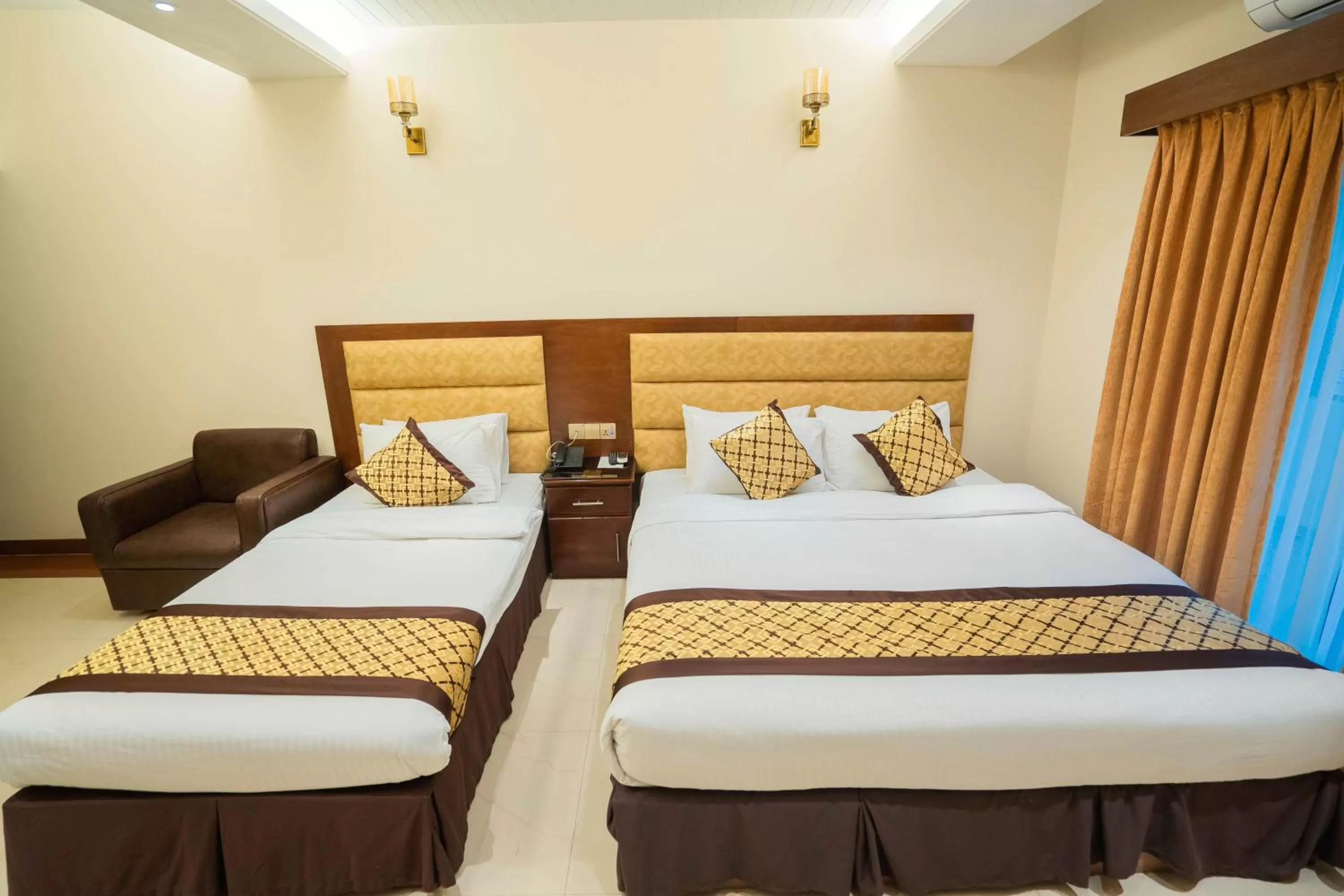 Photo of the whole room, Bed in Central Inn Dhaka City Centre