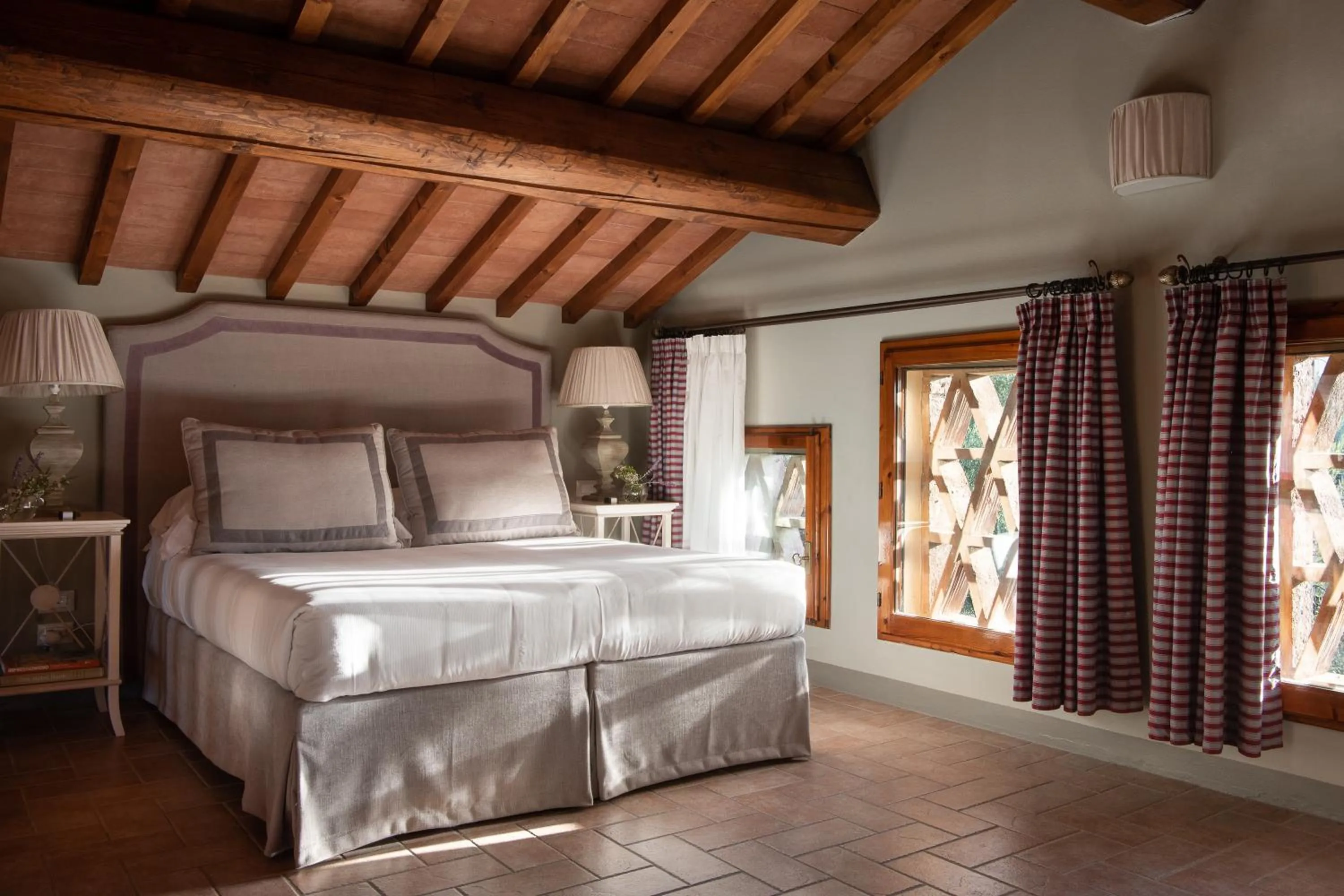 Bedroom, Bed in Relais Villa Olmo - Place of Charme