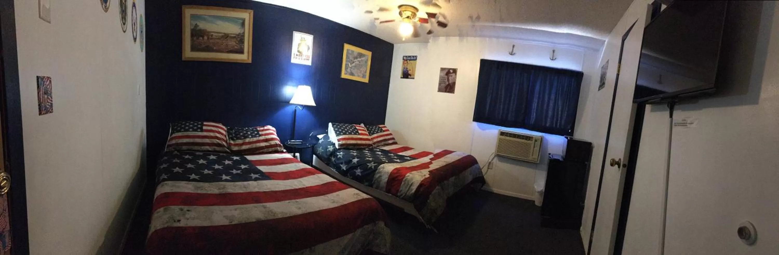 Bed in Sunset View Inn L.L.C