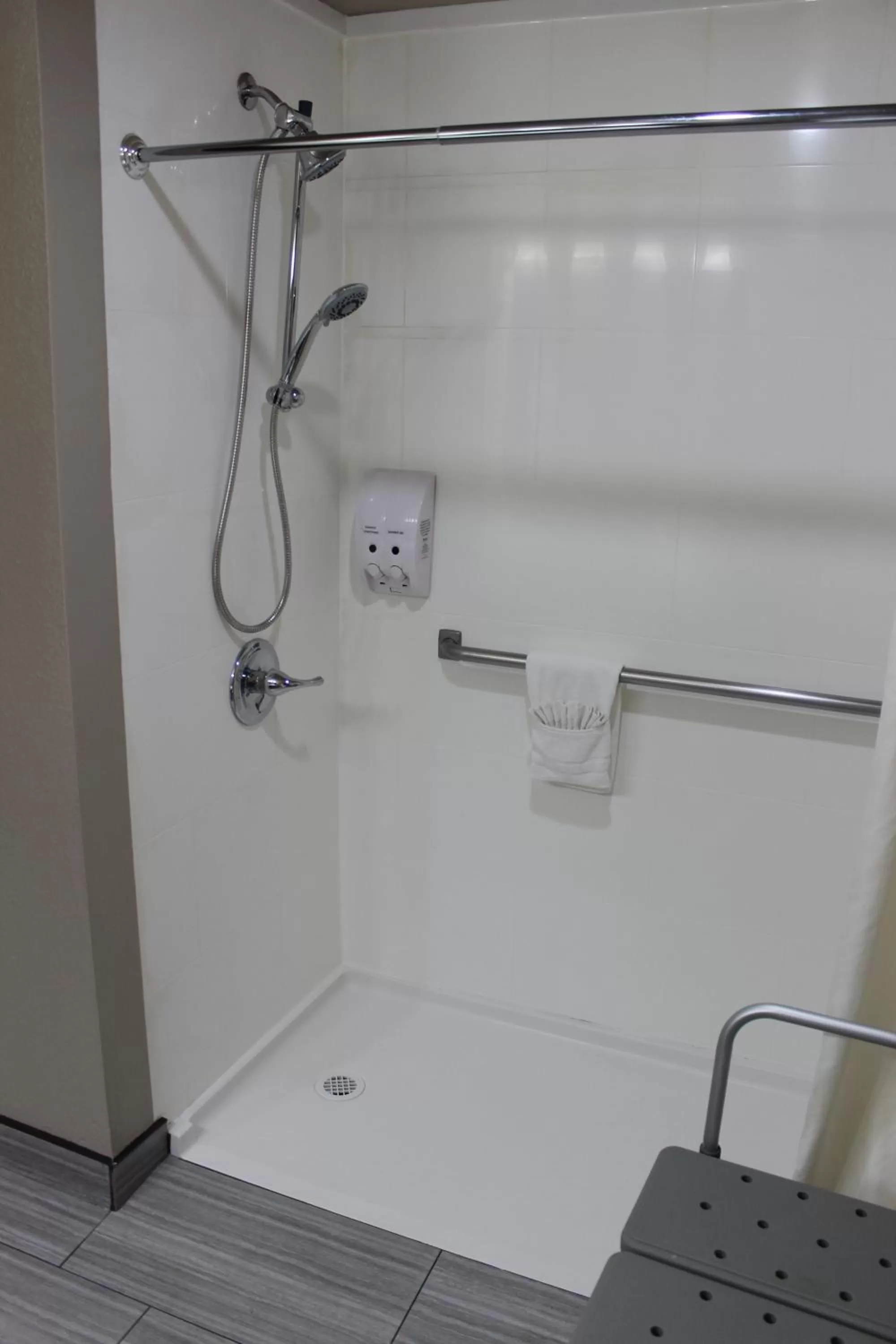 Shower in Days Inn by Wyndham Ritzville