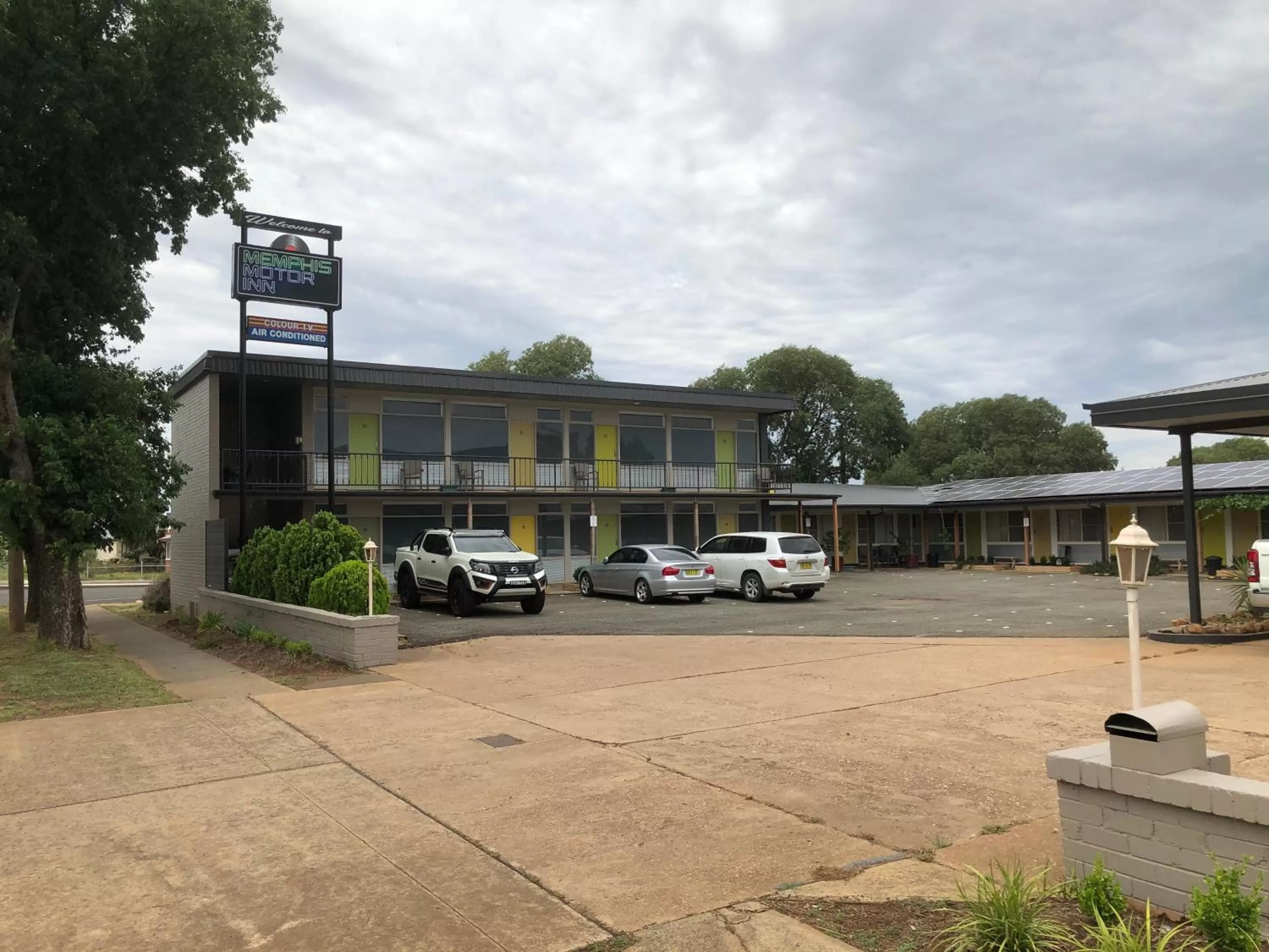 Property building in Memphis Motor Inn- UNDER NEW MANAGEMENT
