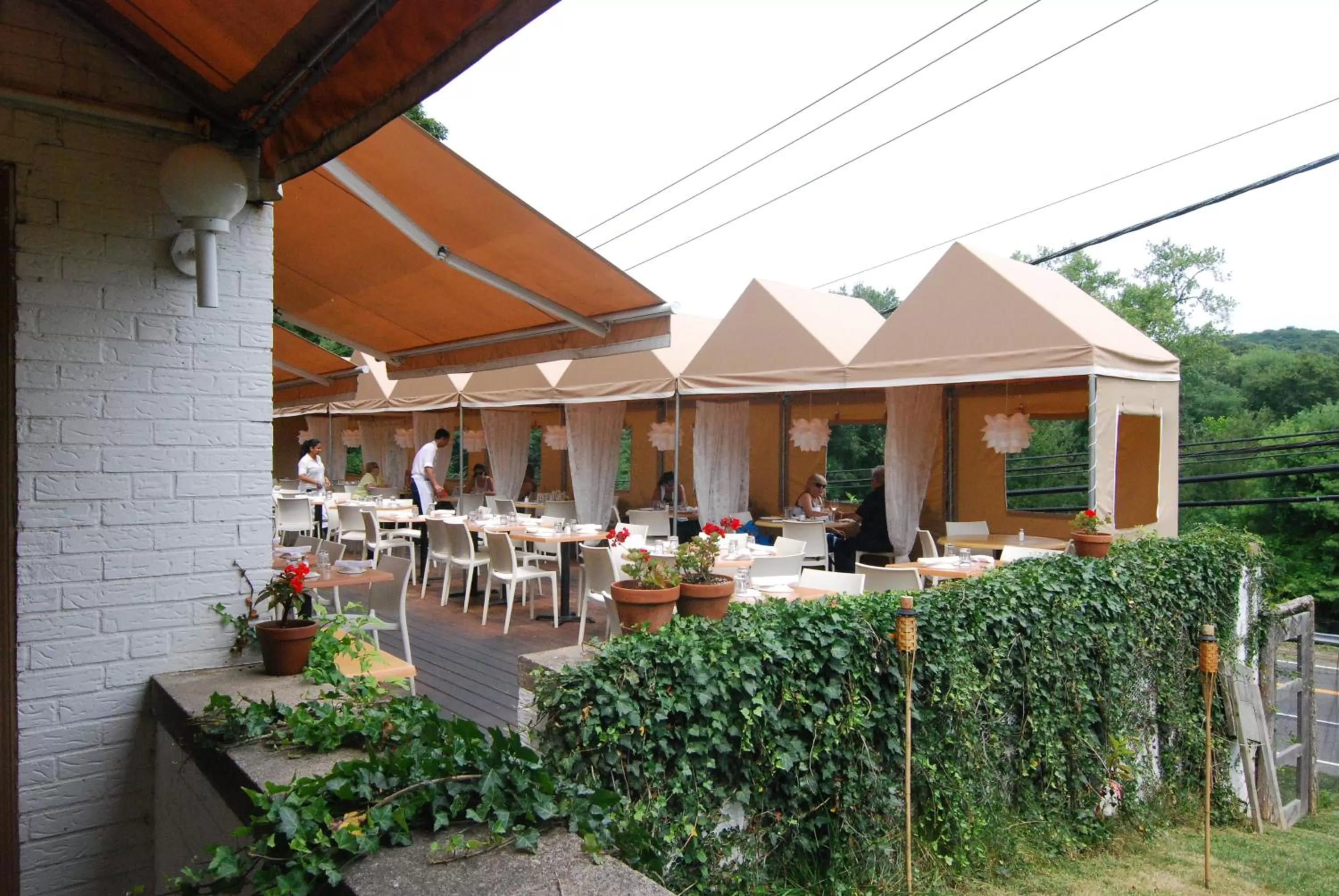 Restaurant/places to eat in Hotel Hi-Ho - Contactless Check-In