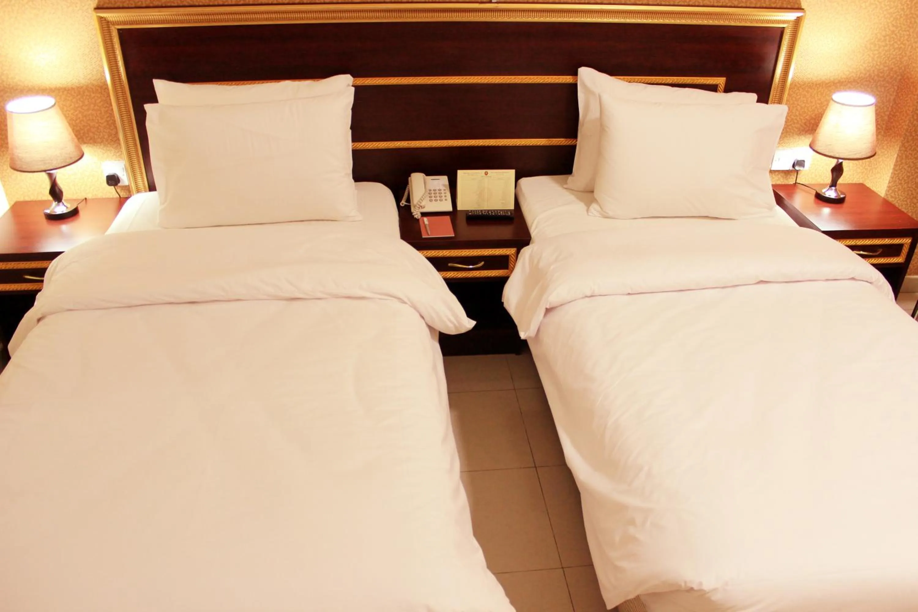 Bedroom, Bed in Montreal Naif Hotel