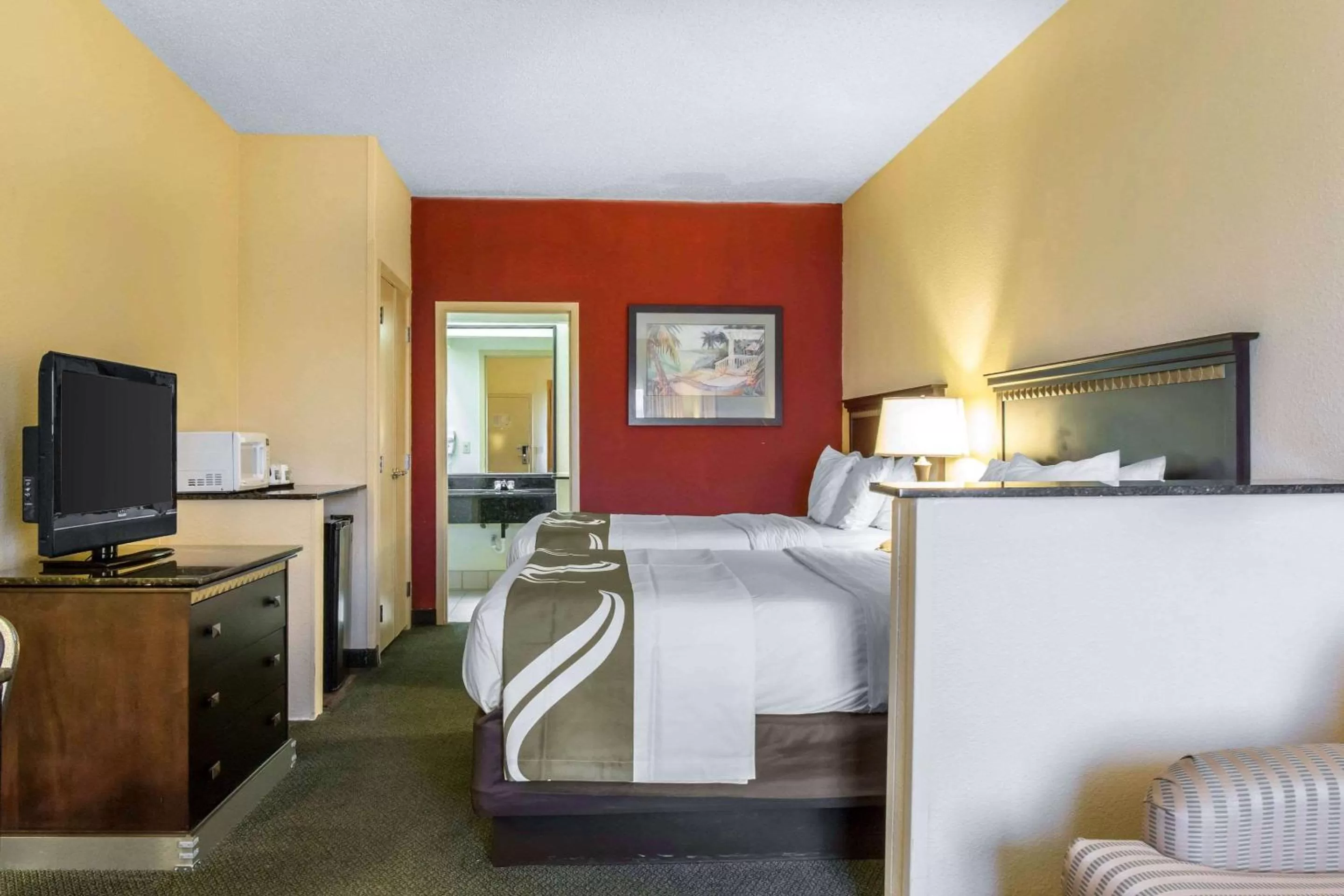 Photo of the whole room, Bed in Mi Casa Hotel