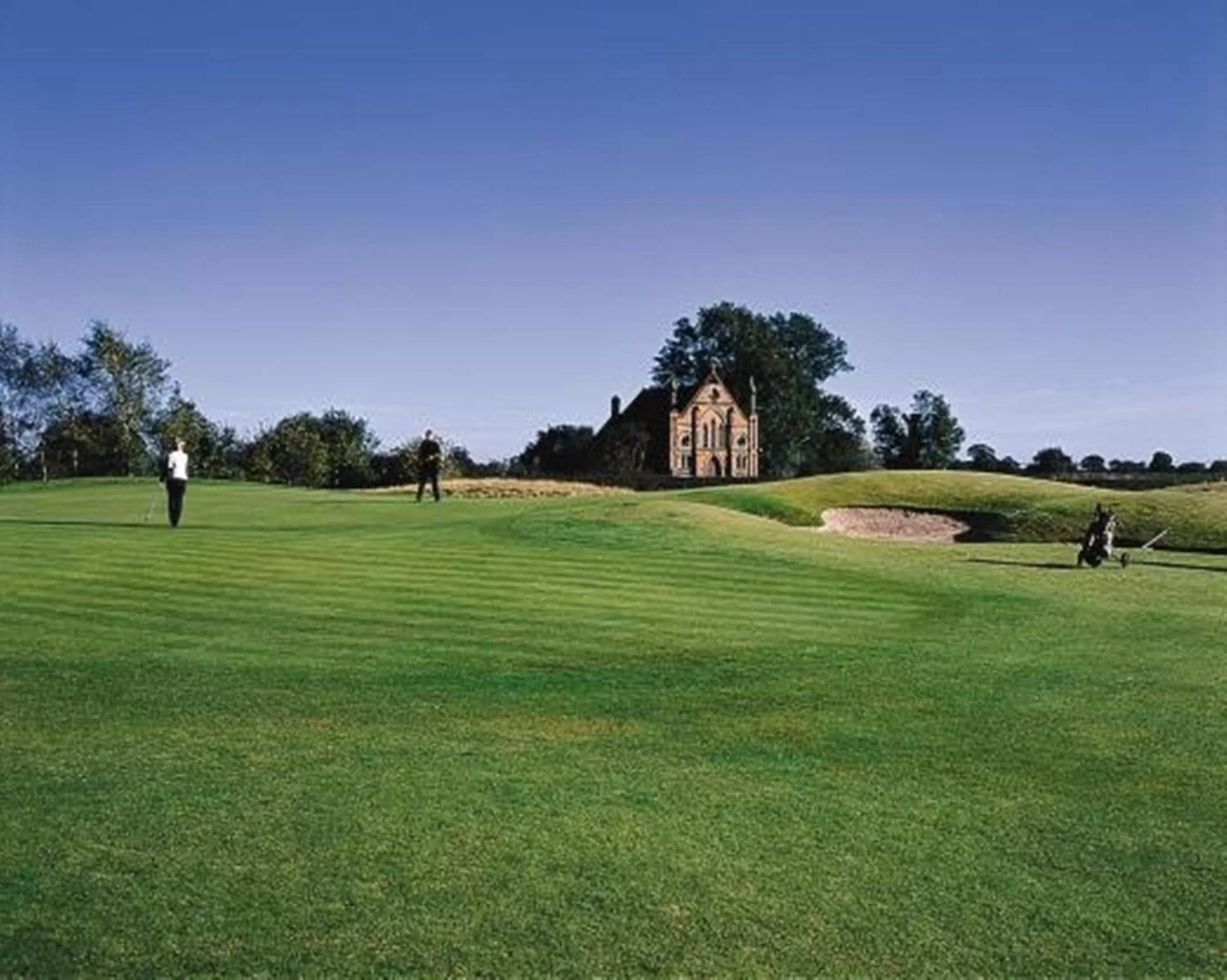 Golfcourse in Wychwood Park Hotel and Golf Club