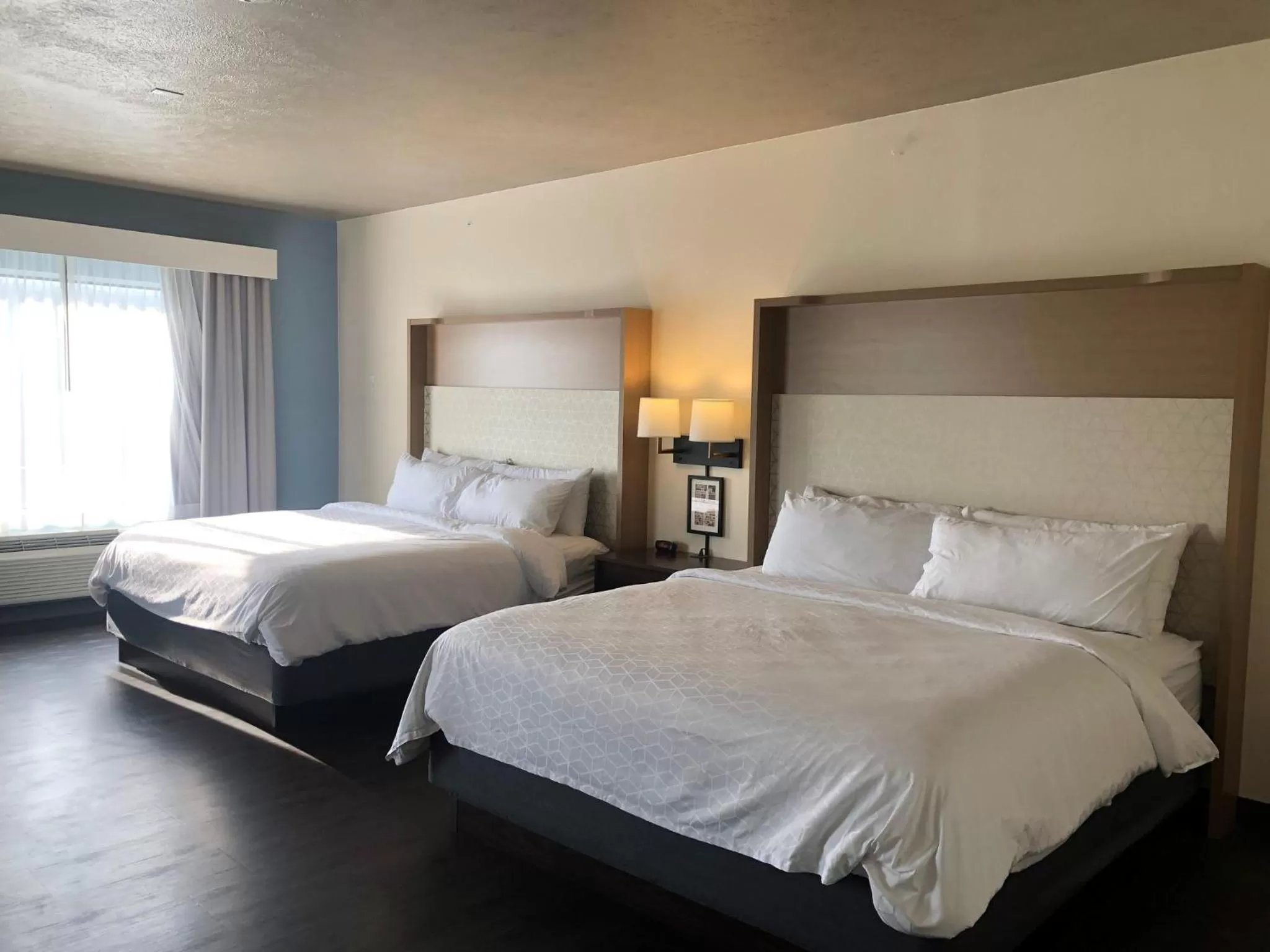 Photo of the whole room, Bed in Holiday Inn Omaha Downtown - Waterpark by IHG