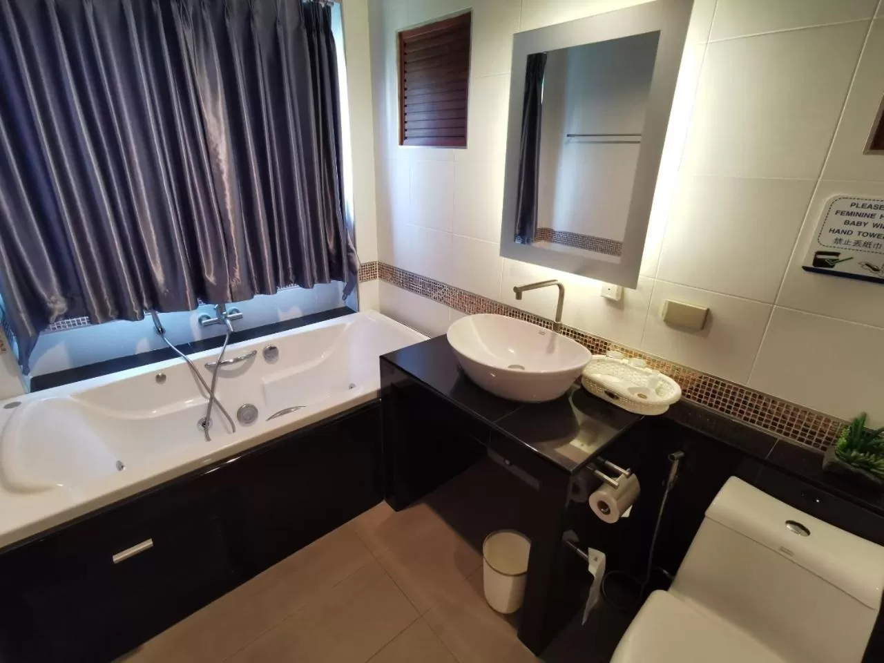 Toilet in Hotel De Wualai